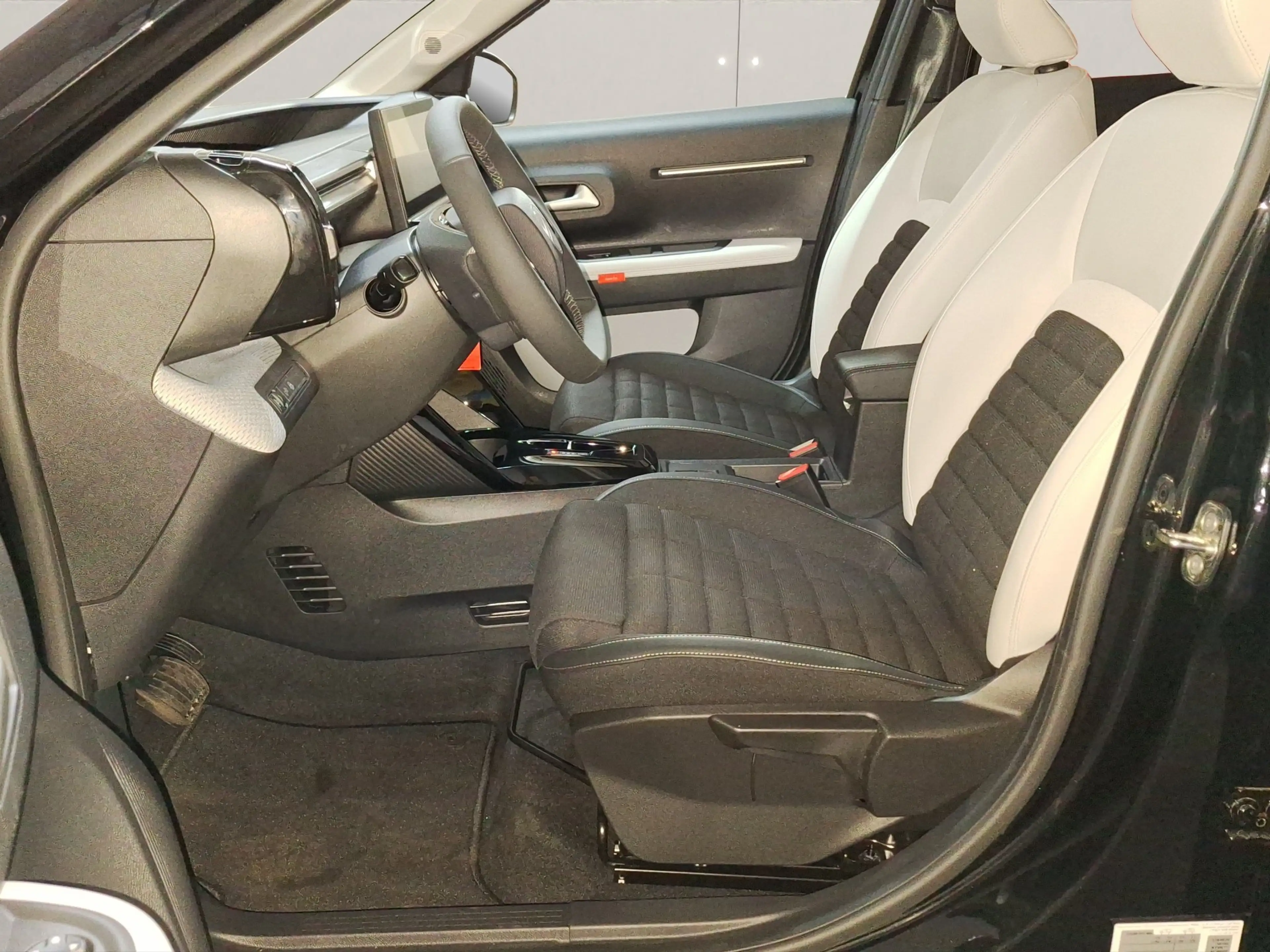 Citroen C3 Aircross 1.2 Hybrid MAX LED+Navi+SHZ+Winterp. — photo 9
