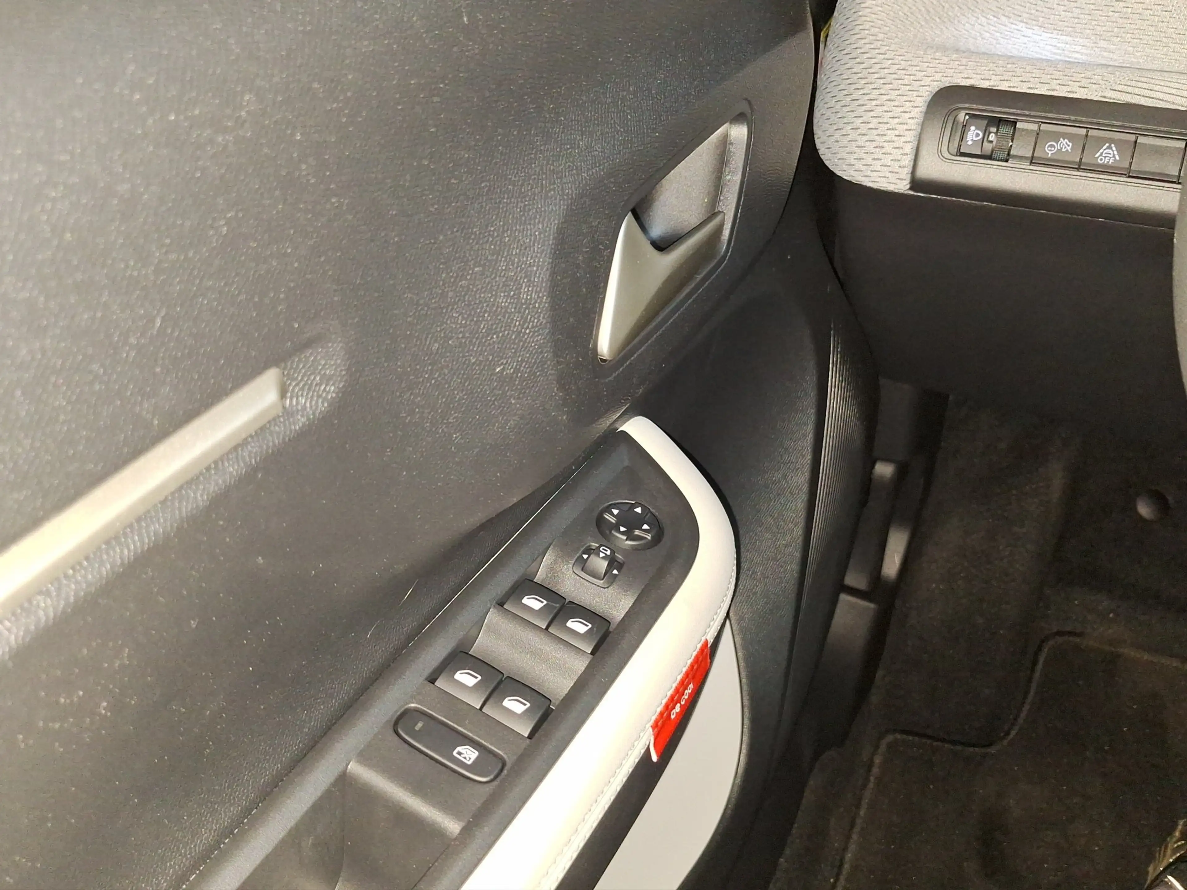 Citroen C3 Aircross 1.2 Hybrid MAX LED+Navi+SHZ+Winterp. — photo 12