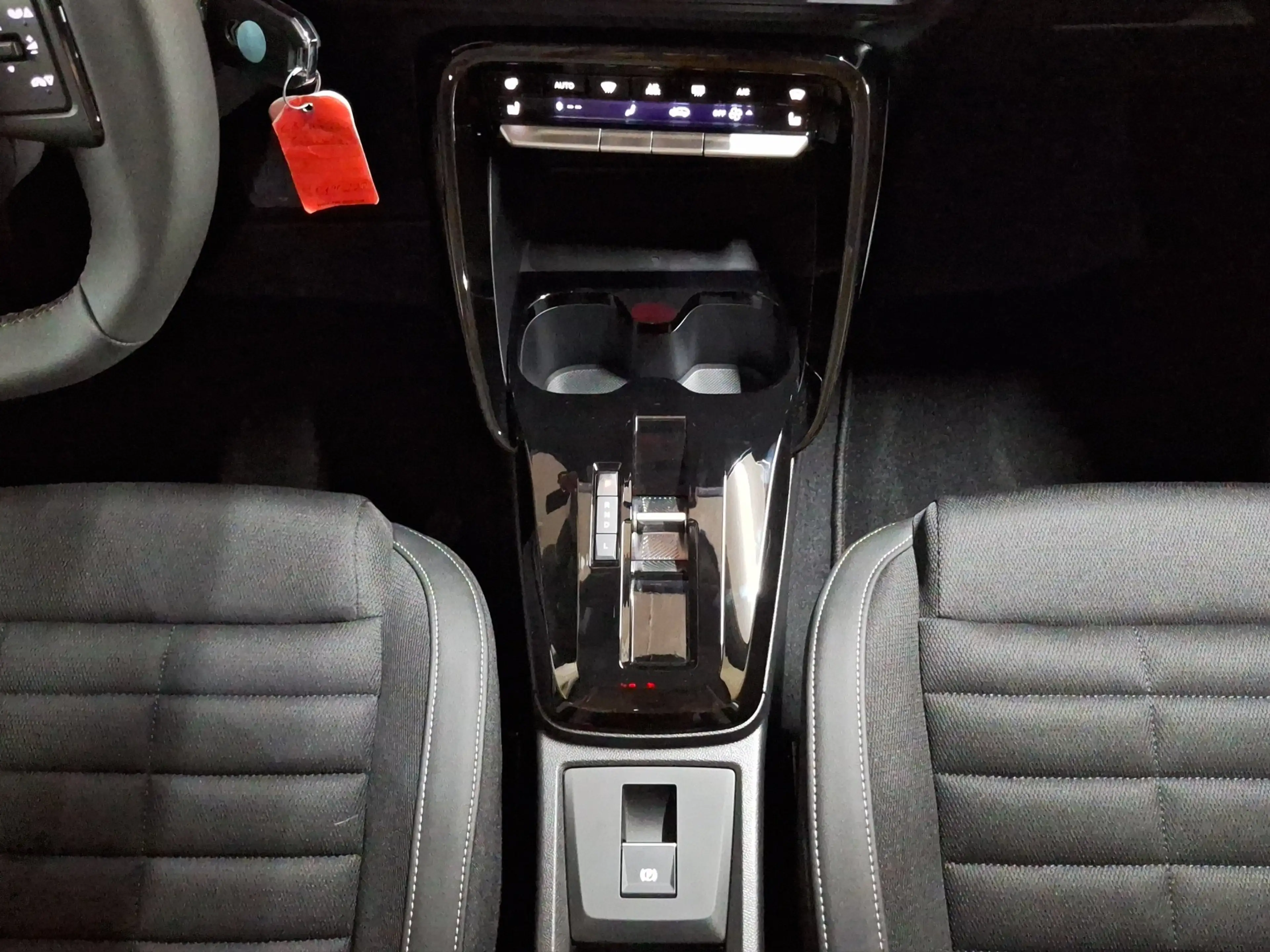 Citroen C3 Aircross 1.2 Hybrid MAX LED+Navi+SHZ+Winterp. — photo 15