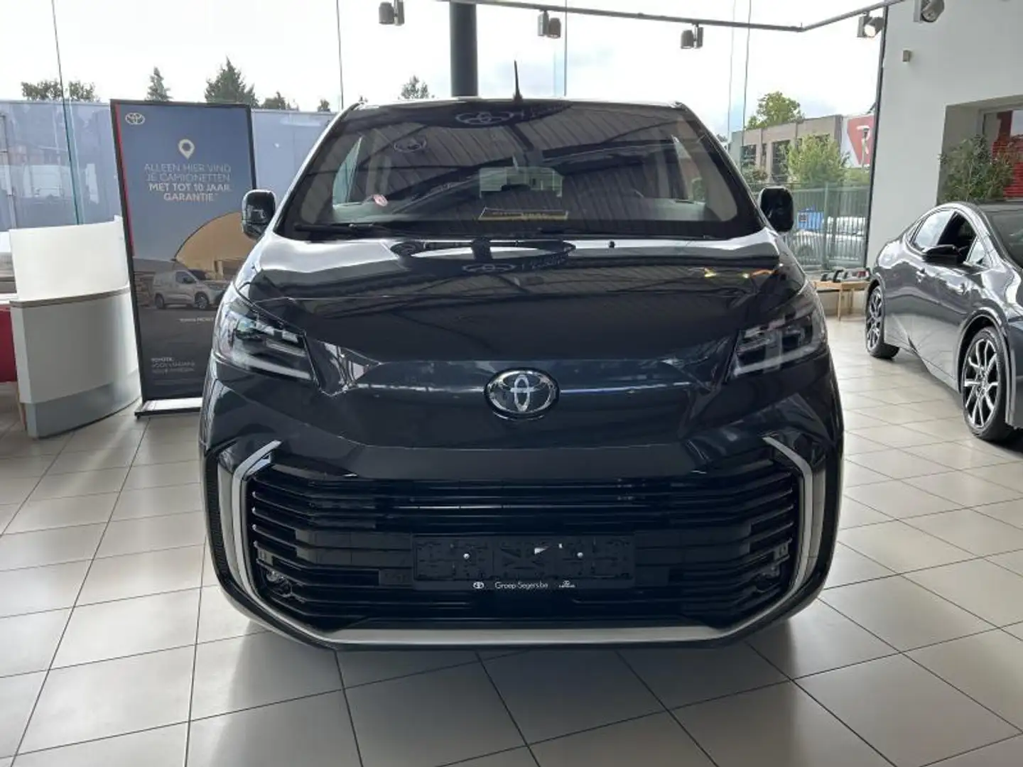 Toyota Verso Family 8pl Grijs - 2