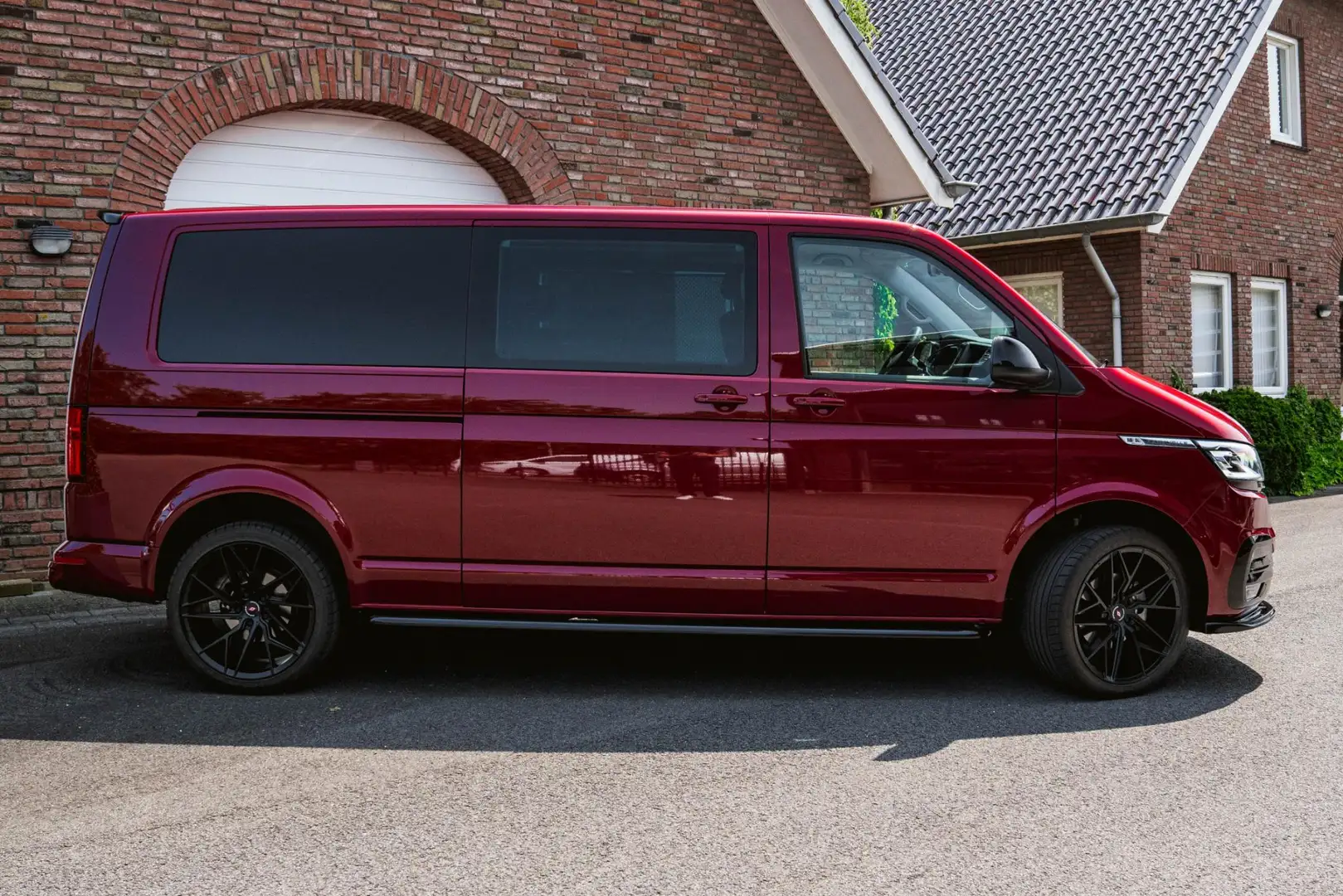 Volkswagen T6.1 Transporter 2.0 TDI 150 pk Dubbel Cabine Fontana Red Navi, Cam Rood - 2