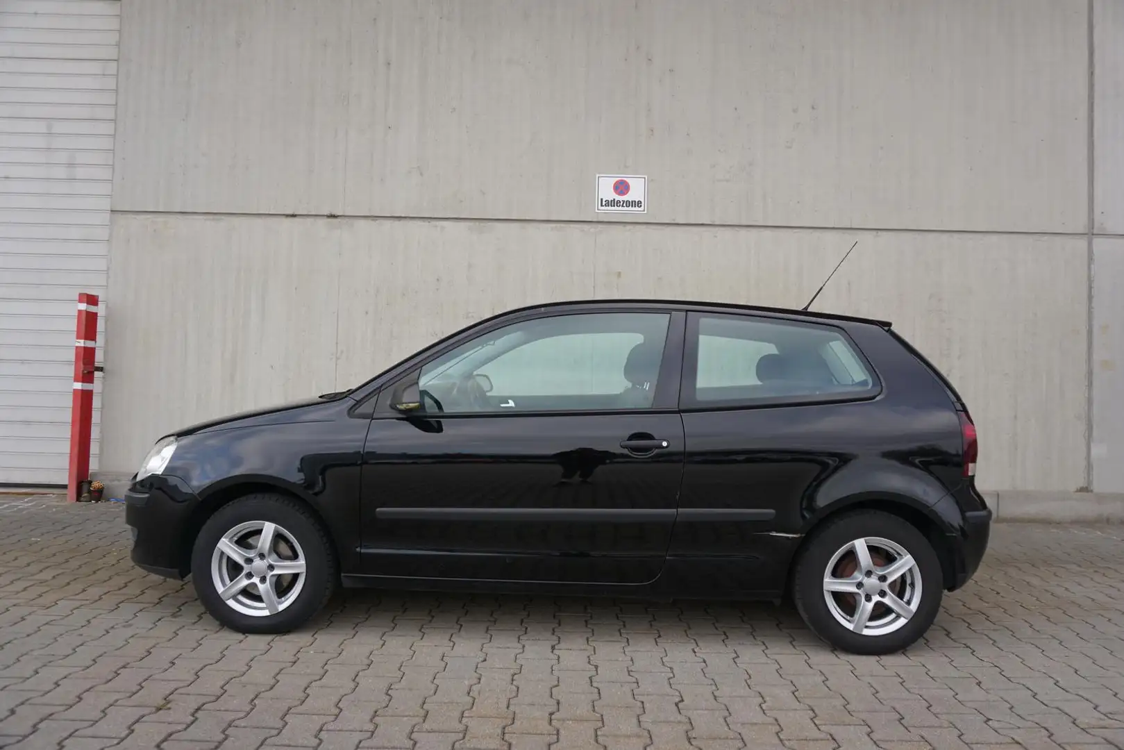 Volkswagen Polo IV Trendline 44kW Radio Klima 2.Hand Black - 2