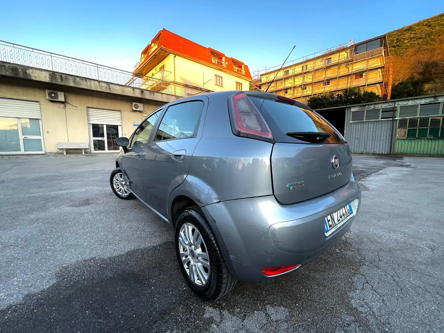 Fiat Punto Evo 5p 1.4 natural power Dynamic 70cv Grigio - 2