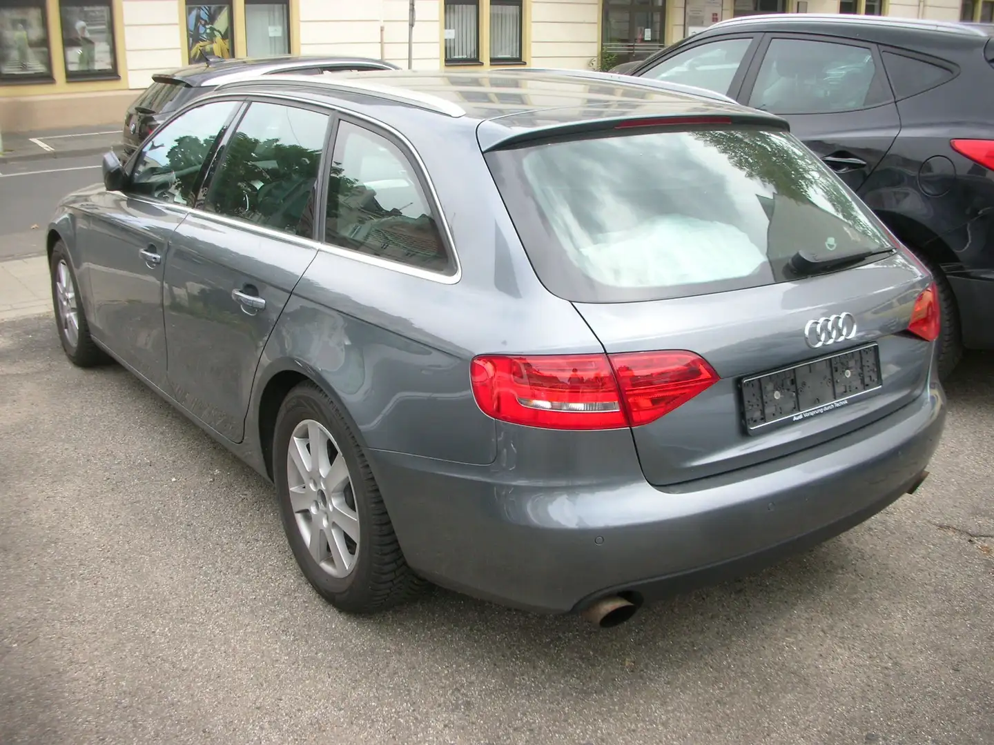 Audi A4 Avant 2.0 Benzin *1.Hand Grigio - 2