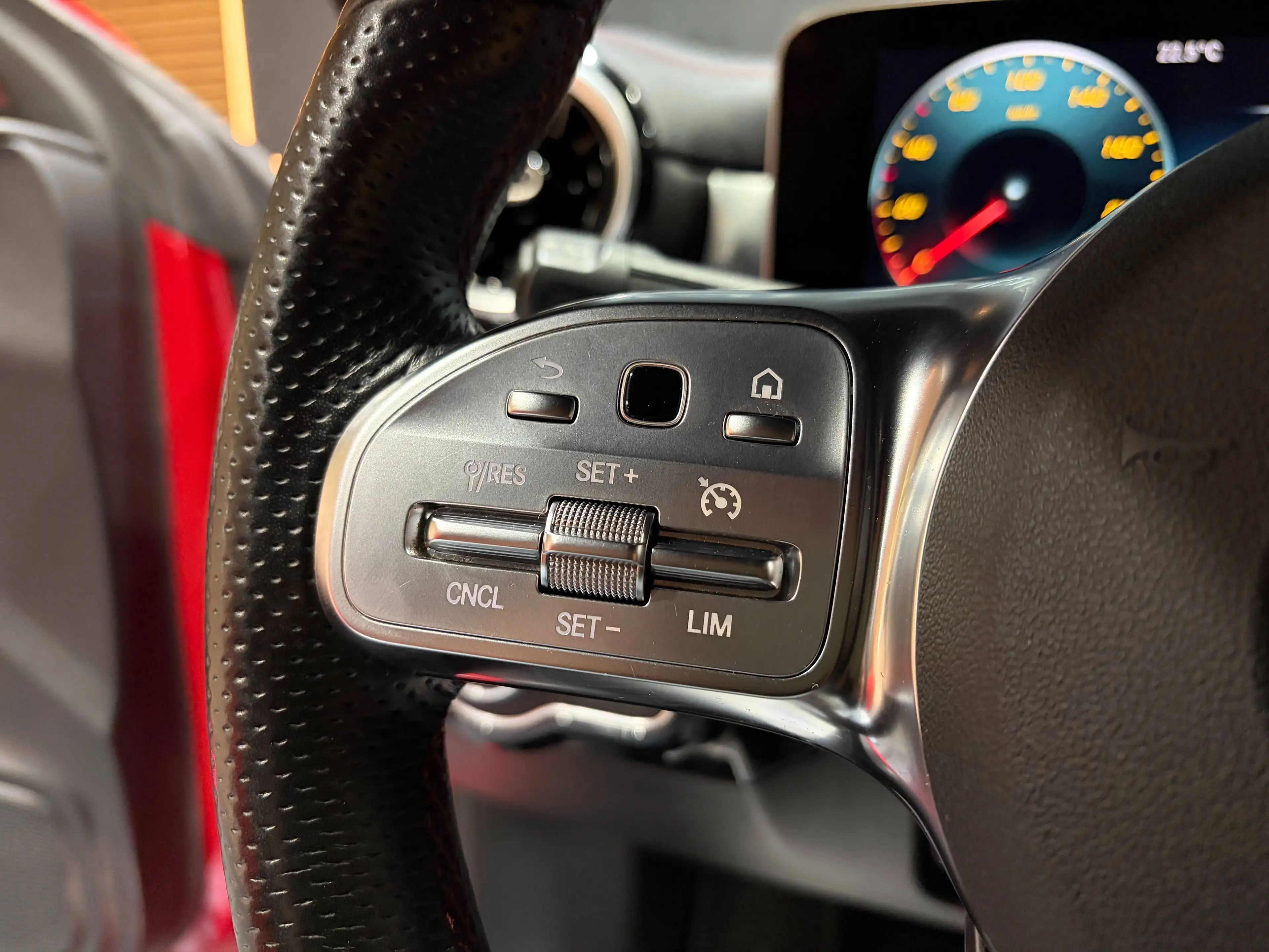 Mercedes-Benz CLA 180 d *PACK AMG*CARPLAY*SIEGE CHAUFF*CAMERA*GARANTIE* — photo 10