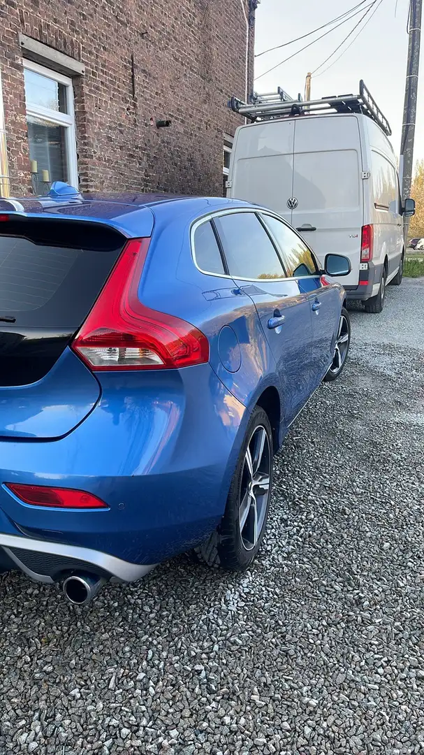 Volvo V40 2.0 D2 Eco R-Design Blauw - 1