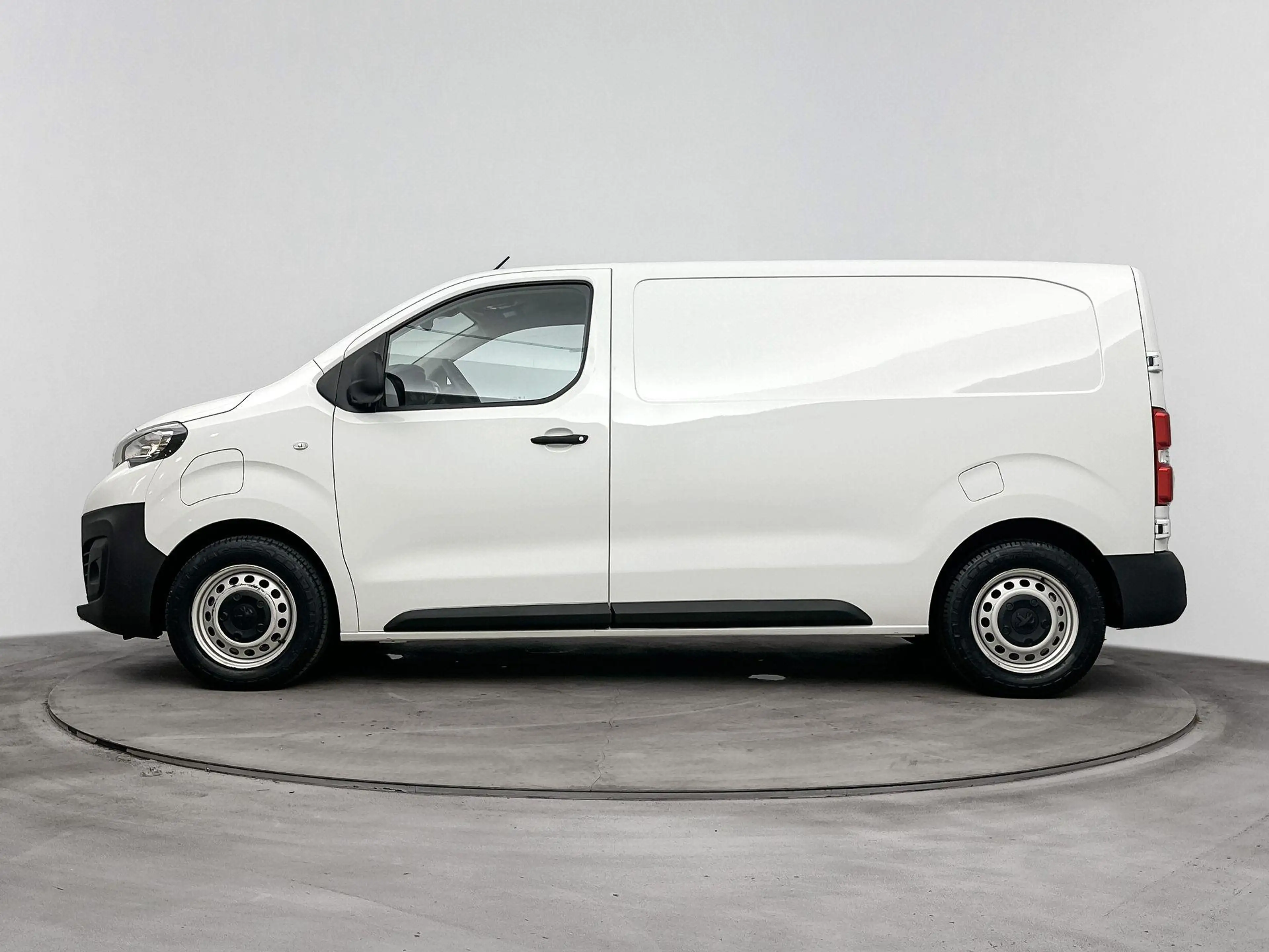 Peugeot e-Expert EV L2 75 kWh | Airco | CarPlay | 3-Zits | Cruise C — photo 2