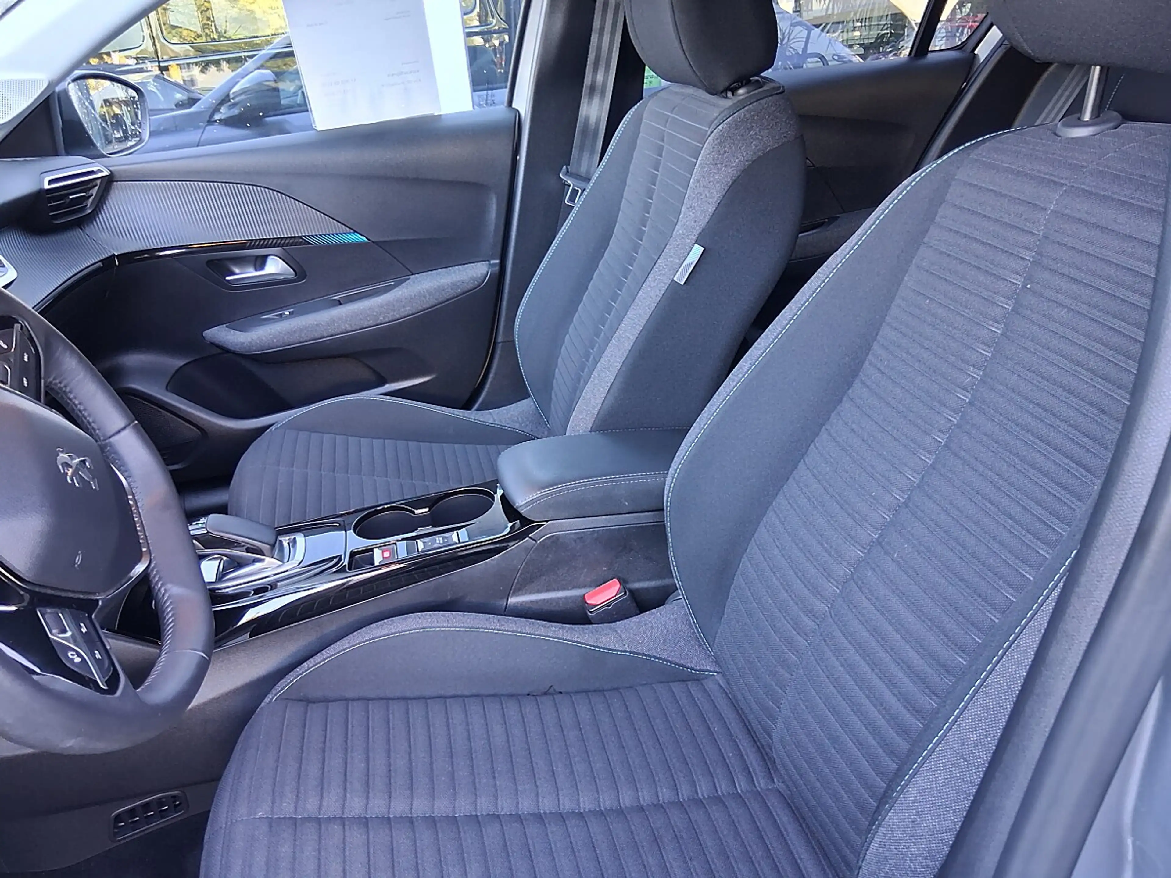 Peugeot e-208 50kWh Style — photo 6