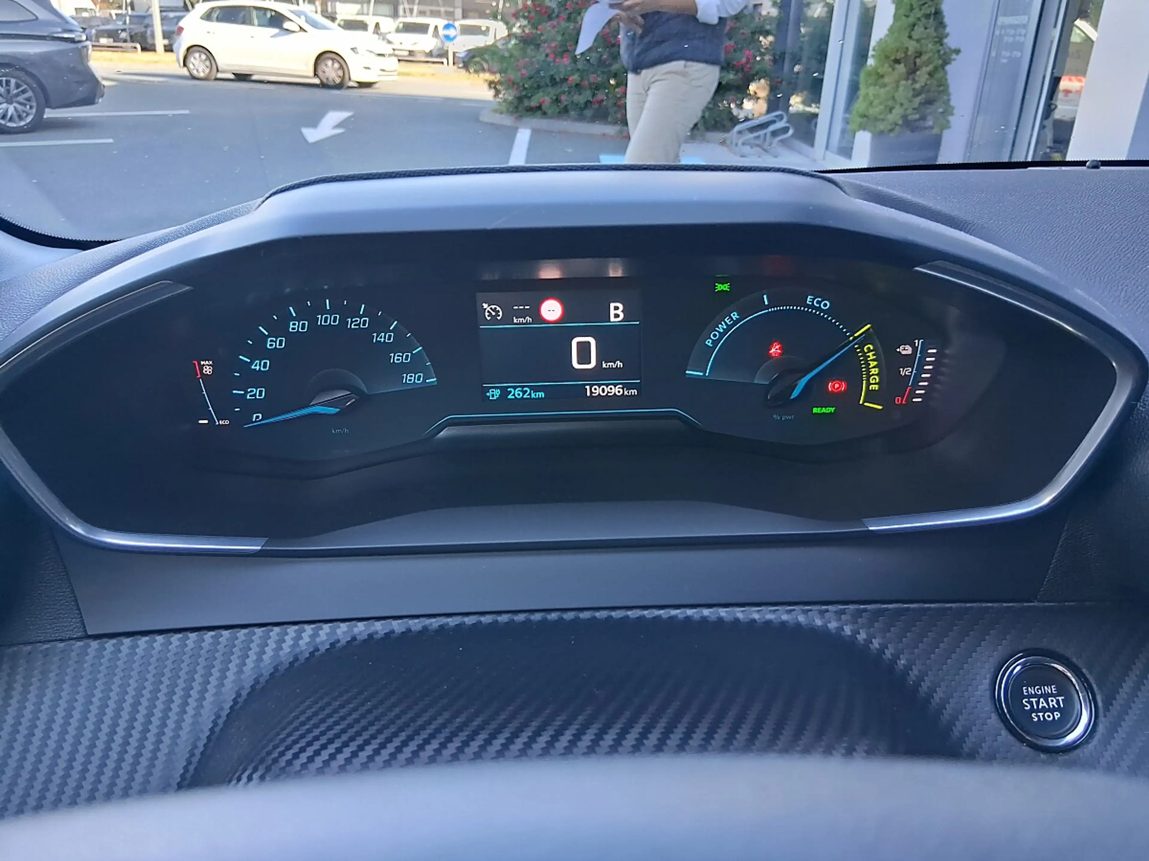 Peugeot e-208 50kWh Style — photo 9