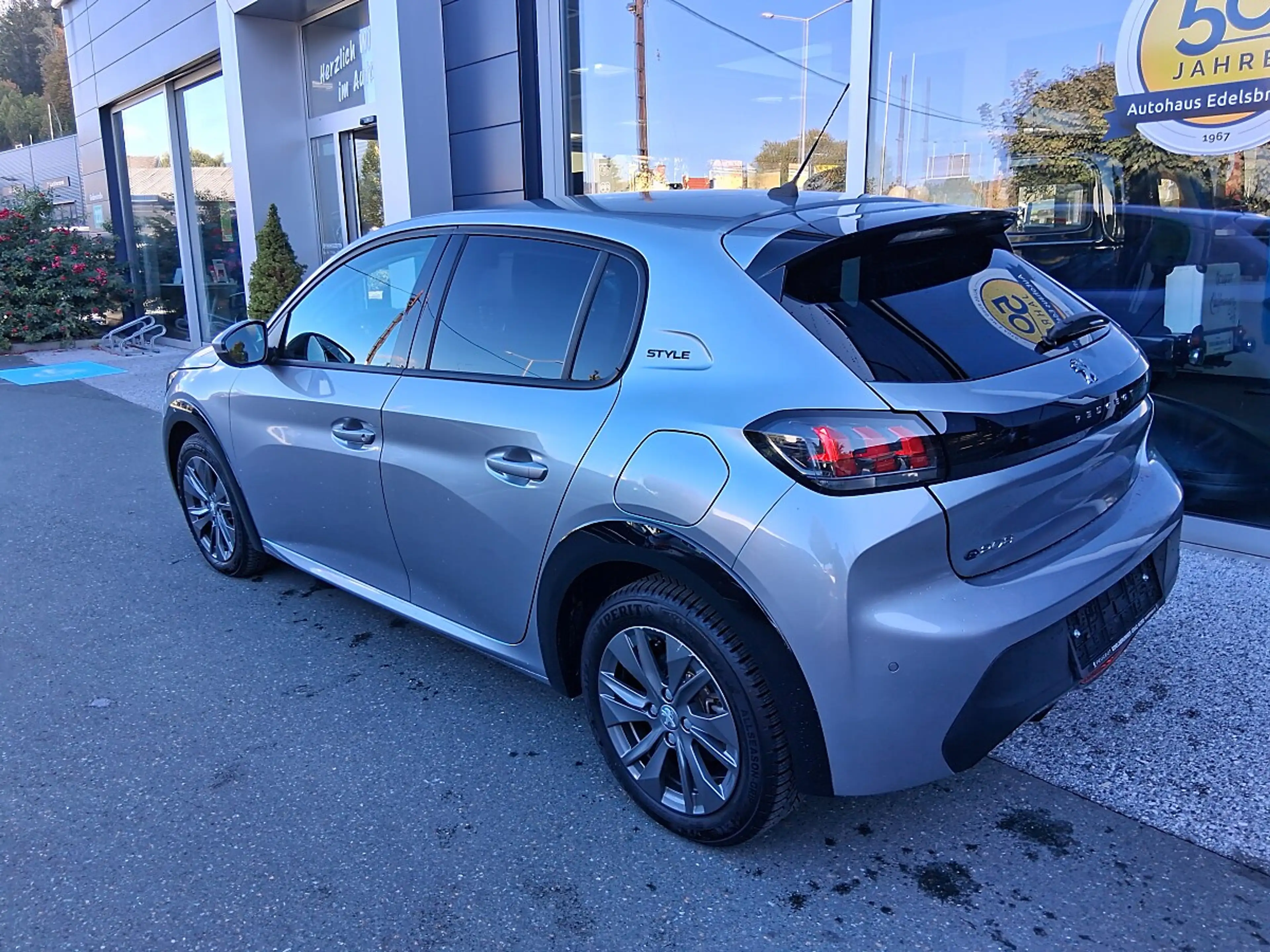 Peugeot e-208 50kWh Style — photo 4
