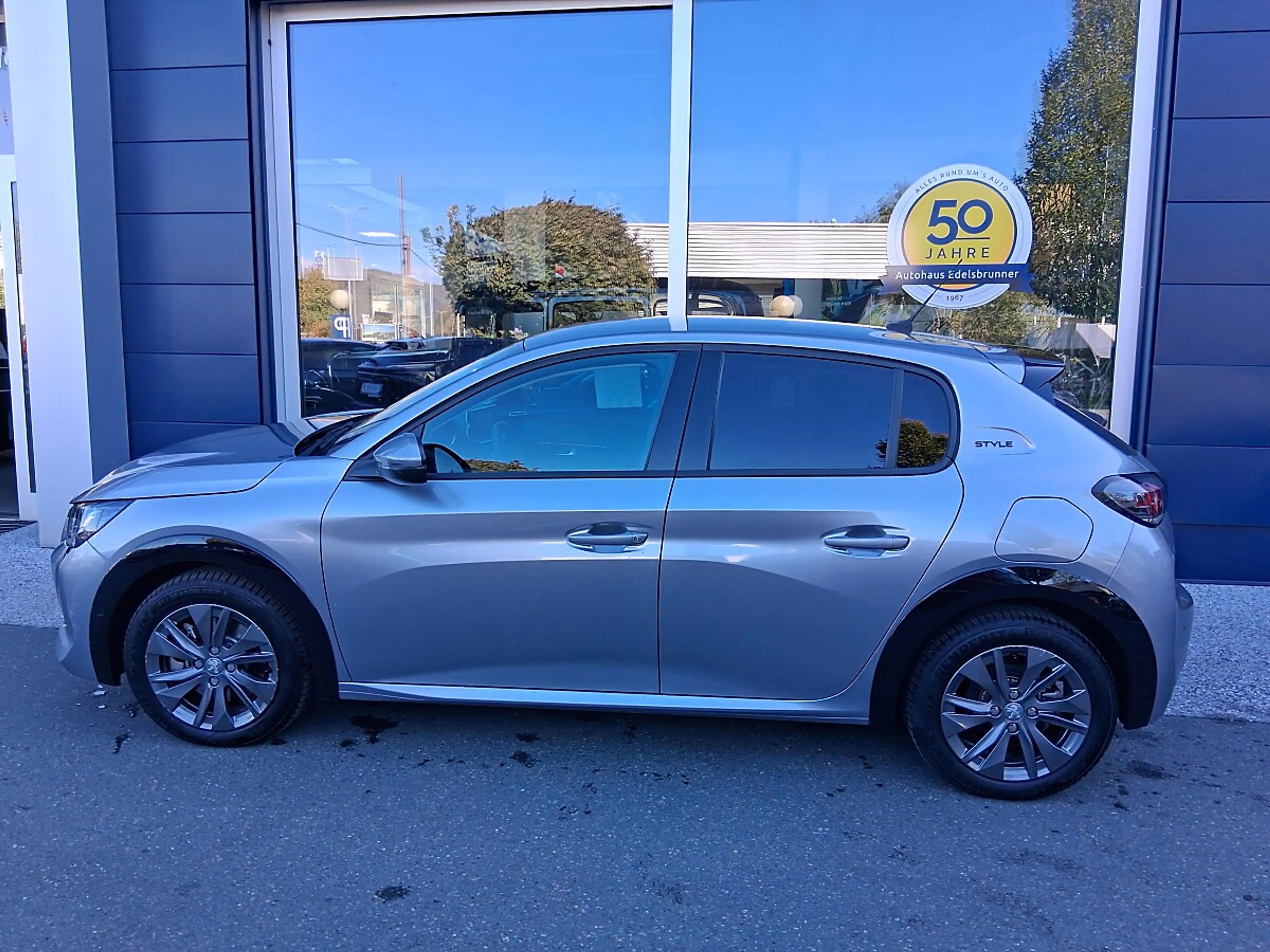 Peugeot e-208 50kWh Style — photo 3