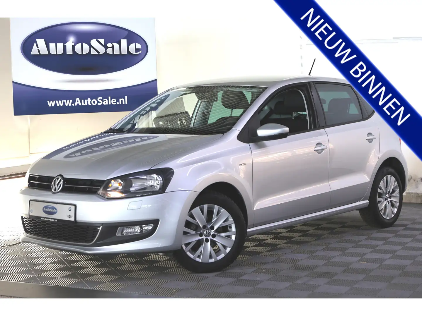 Volkswagen Polo 1.2 Life Edition Plateado - 1
