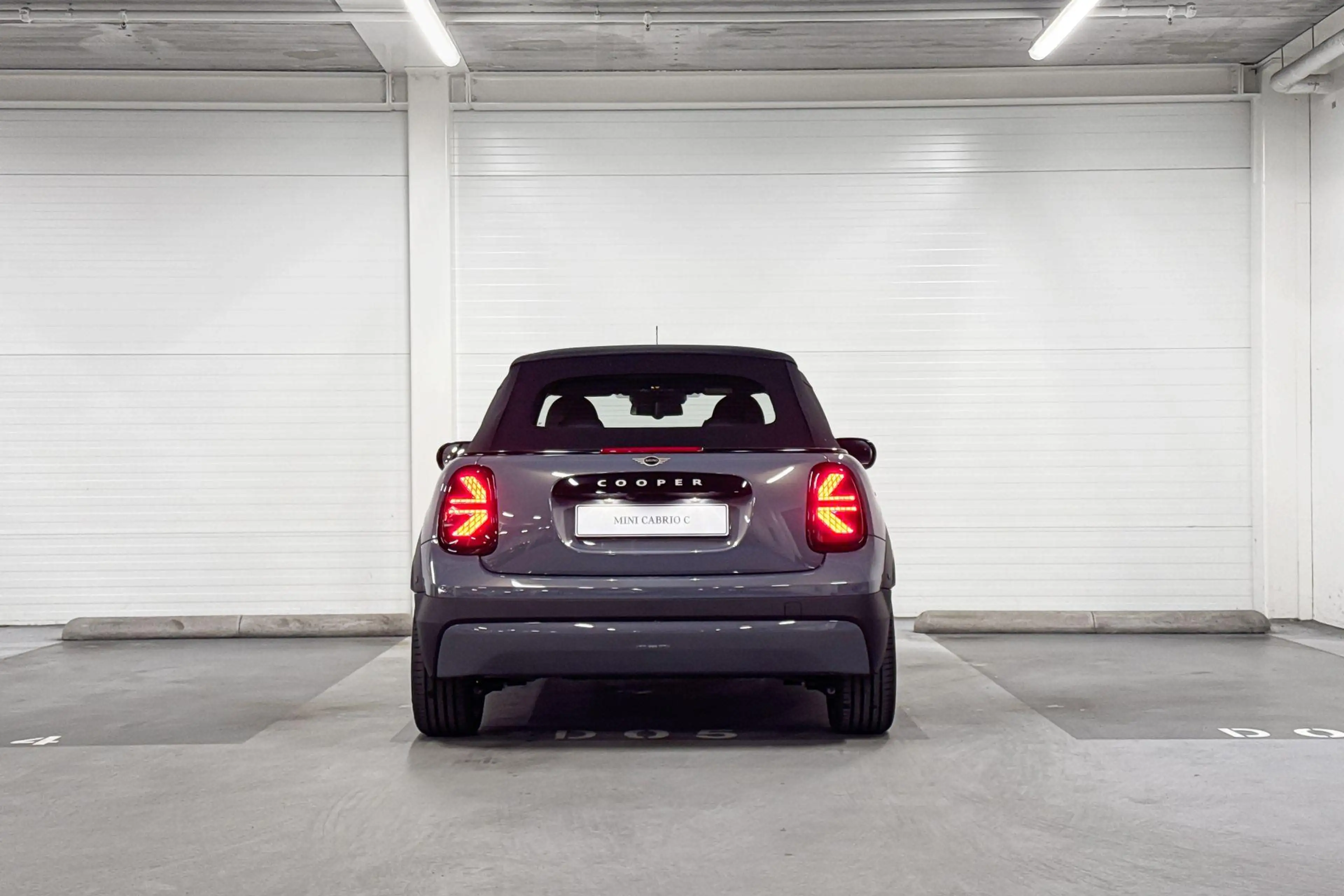 MINI Cooper C Cabrio | Favoured Uitvoering | Pakket L | 18" Night Flash — photo 12