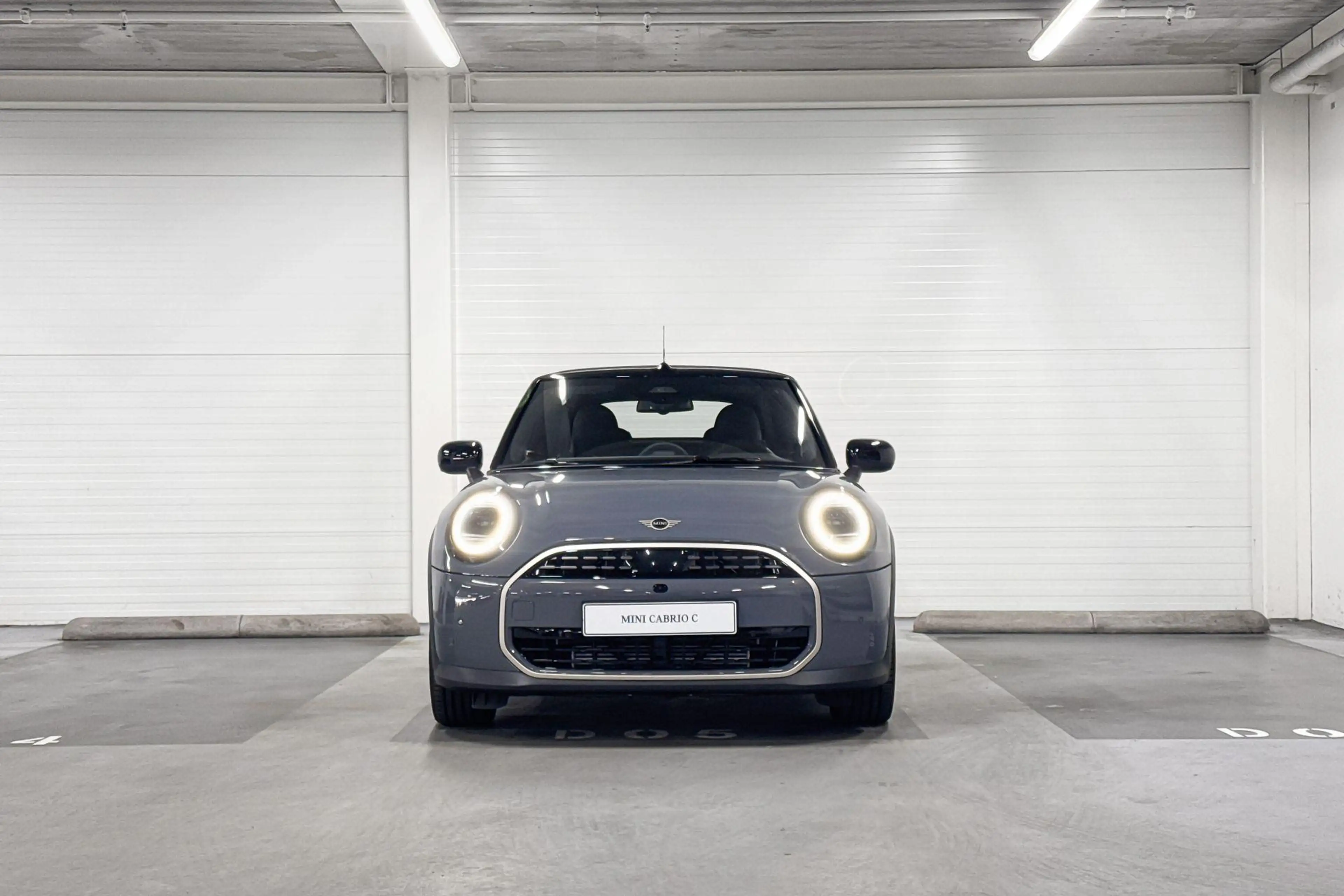 MINI Cooper C Cabrio | Favoured Uitvoering | Pakket L | 18" Night Flash — photo 9