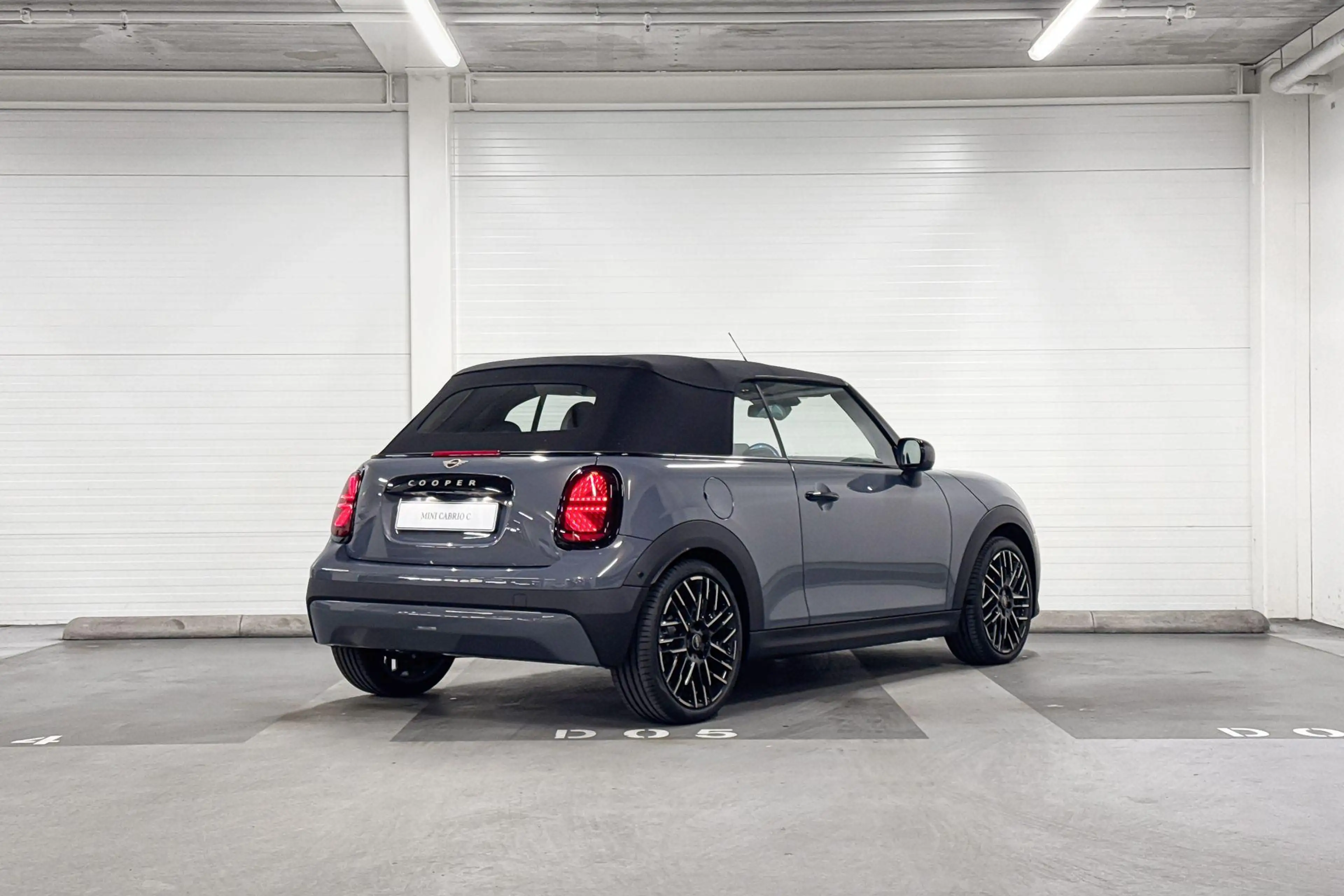 MINI Cooper C Cabrio | Favoured Uitvoering | Pakket L | 18" Night Flash — photo 11