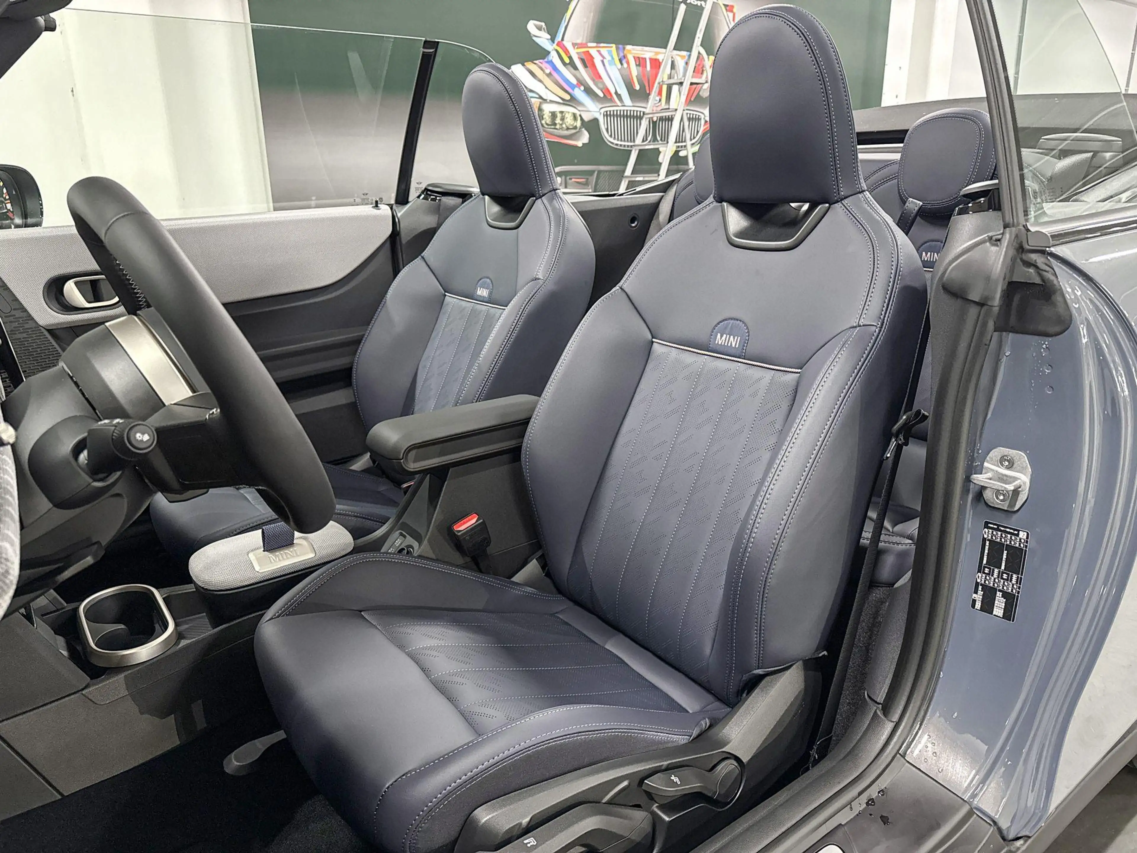 MINI Cooper C Cabrio | Favoured Uitvoering | Pakket L | 18" Night Flash — photo 15