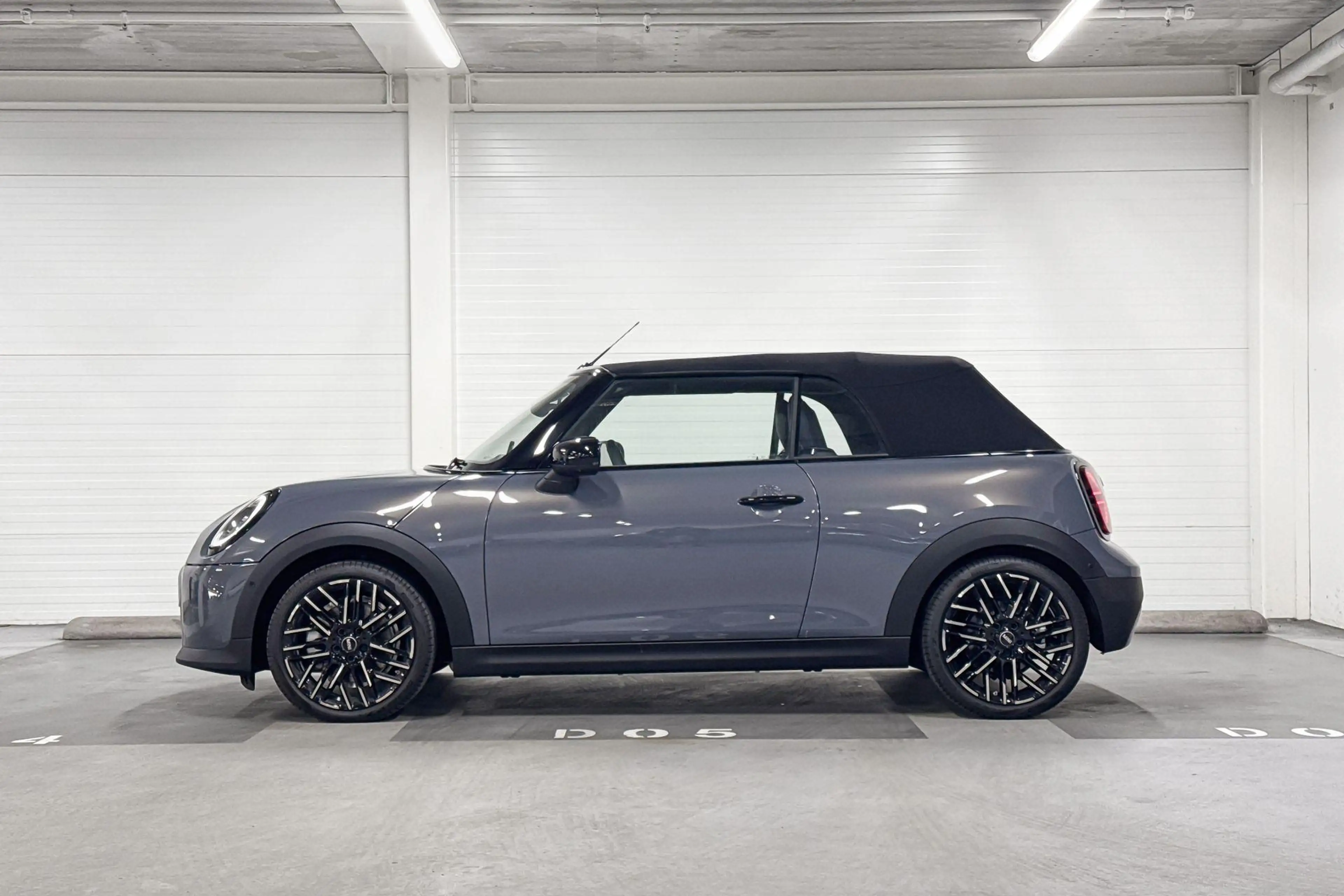 MINI Cooper C Cabrio | Favoured Uitvoering | Pakket L | 18" Night Flash — photo 3
