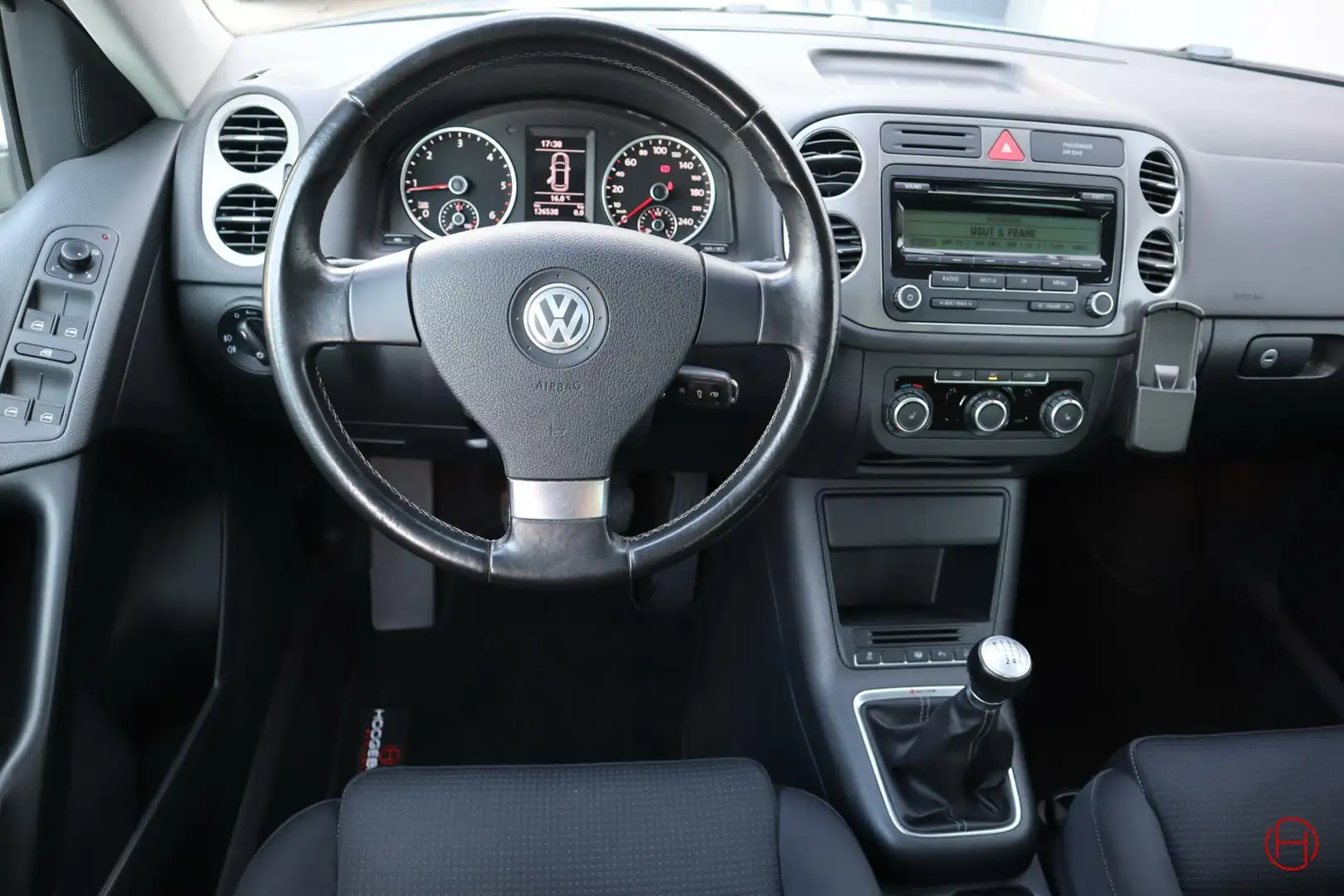 Volkswagen Tiguan 2.0 TDI 4Motion / Trekhaak (2200KG) / Stoelverwarm Grijs - 2