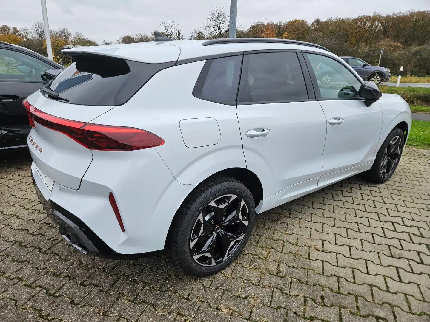 CUPRA Terramar VZ 1.5 e-Hybrid*AHK*Sennheiser* Weiß - 2
