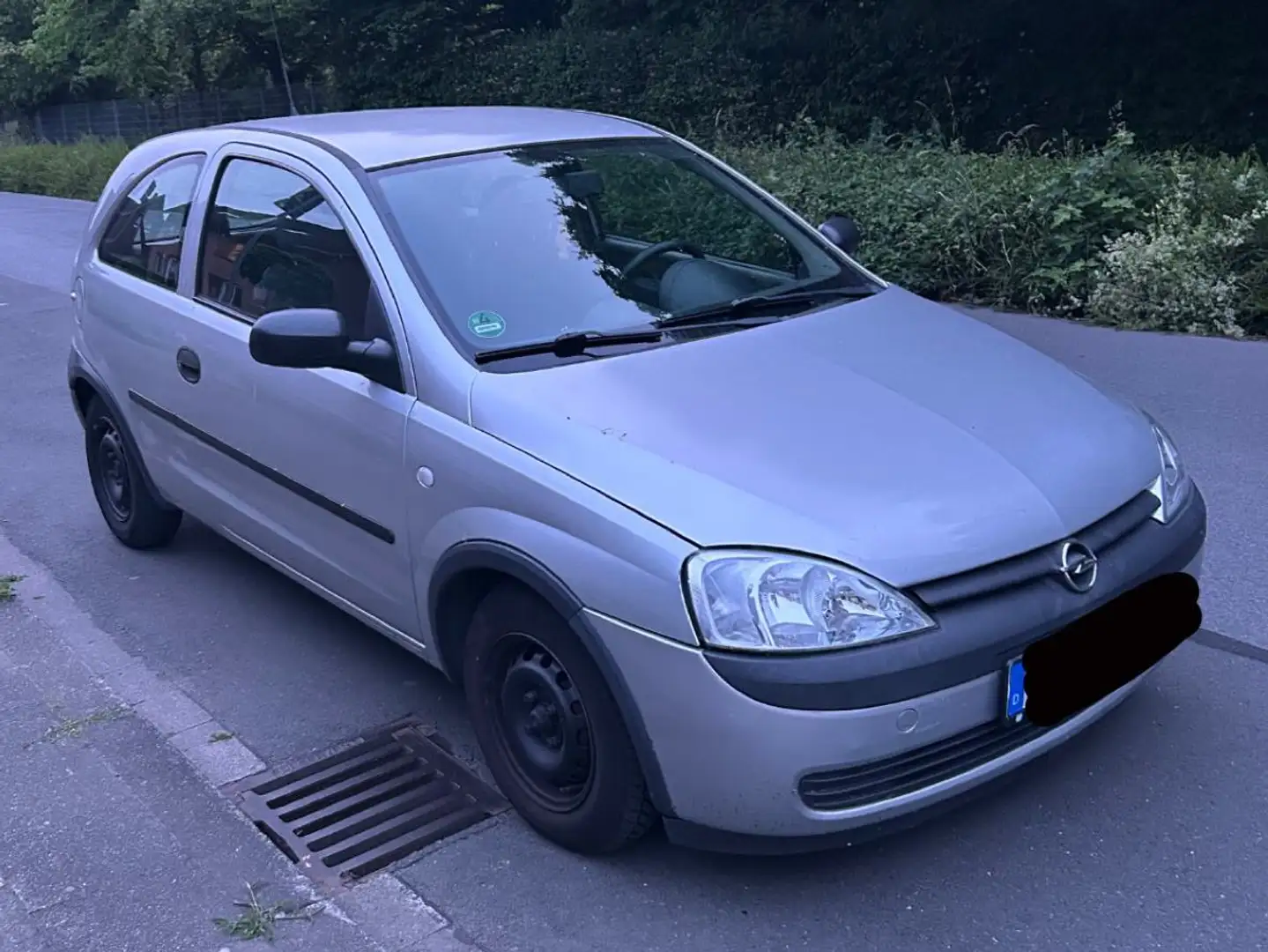 Opel Corsa 1.0 12V srebrna - 1