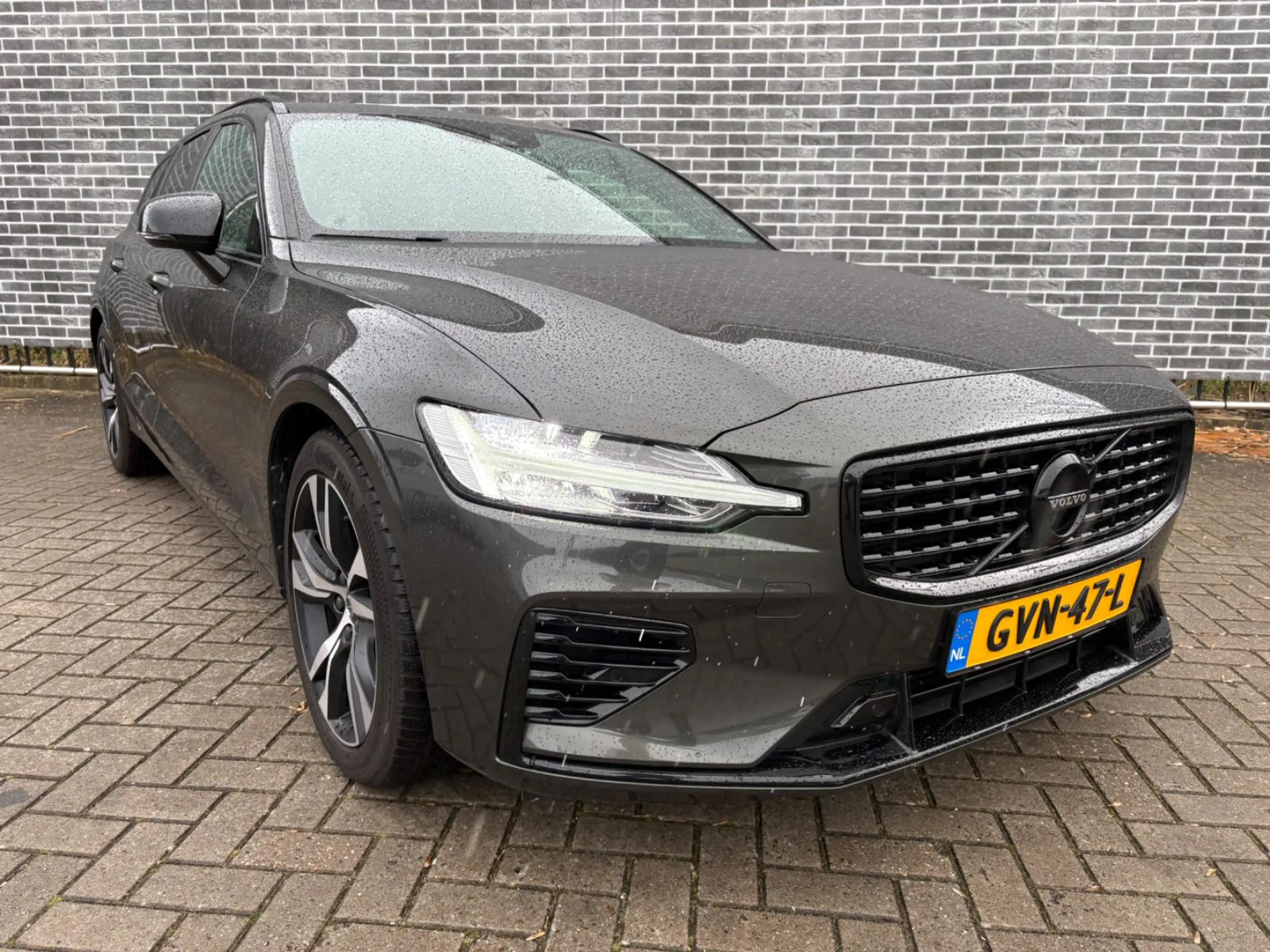 Volvo V60 2.0 T6 Recharge AWD R-Design | Trekhaak | Harman K — photo 3