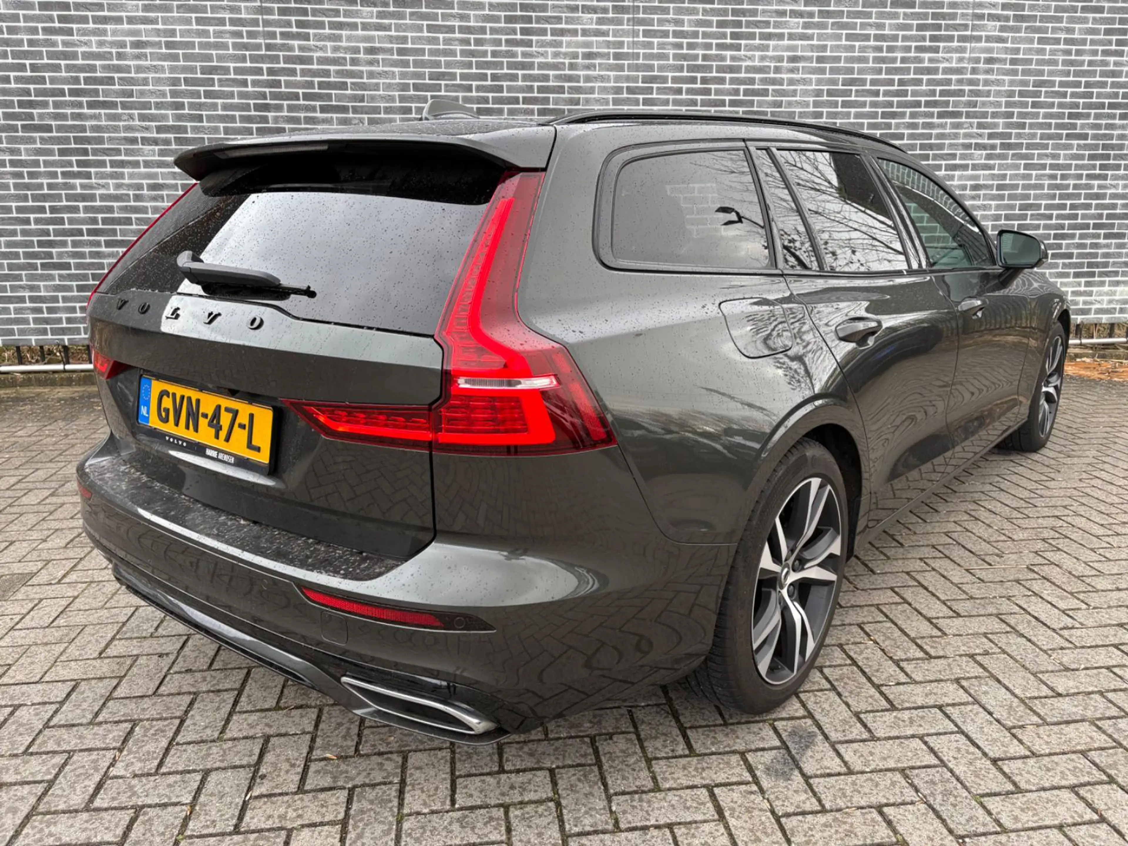 Volvo V60 2.0 T6 Recharge AWD R-Design | Trekhaak | Harman K — photo 2
