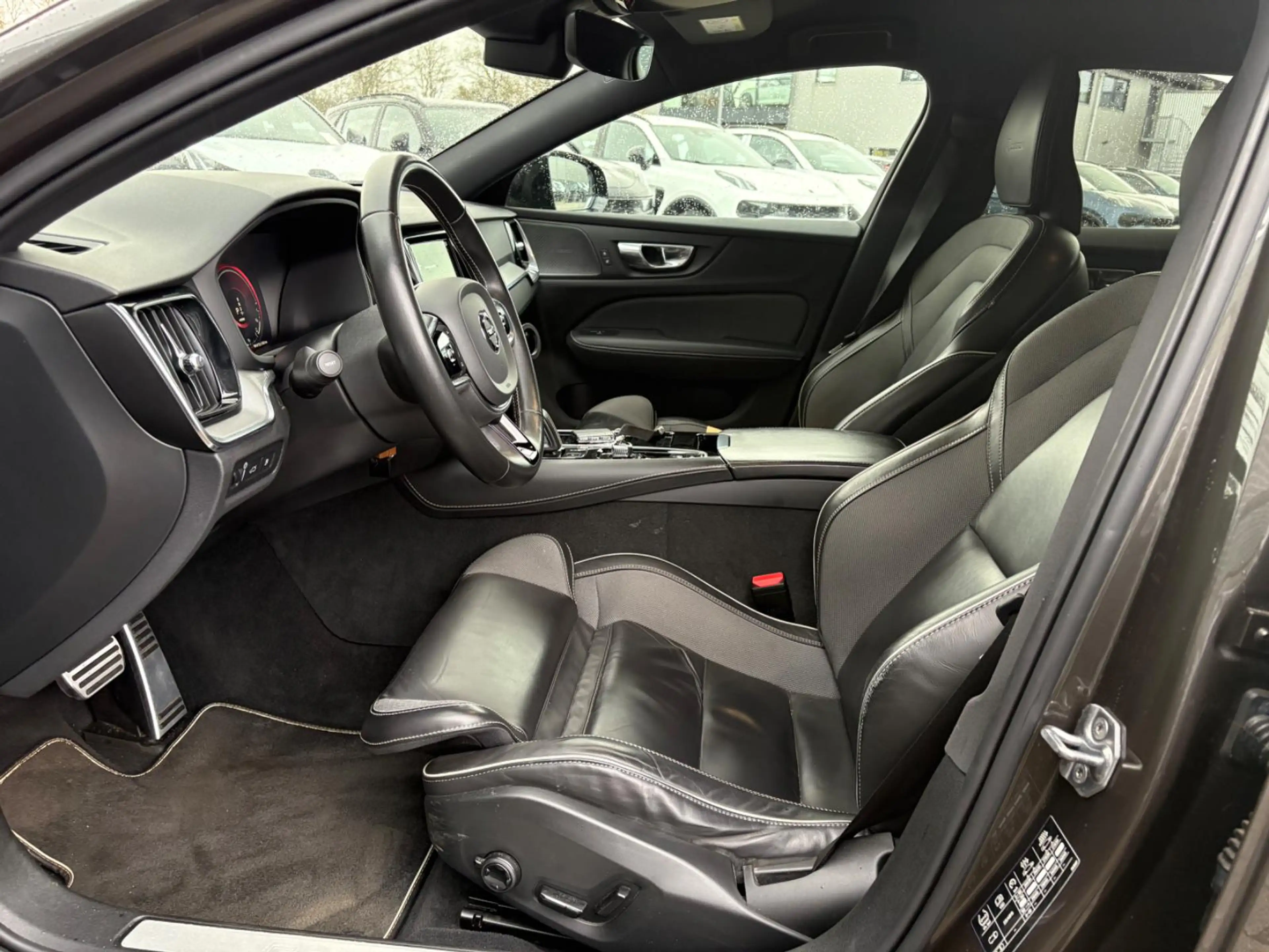 Volvo V60 2.0 T6 Recharge AWD R-Design | Trekhaak | Harman K — photo 6
