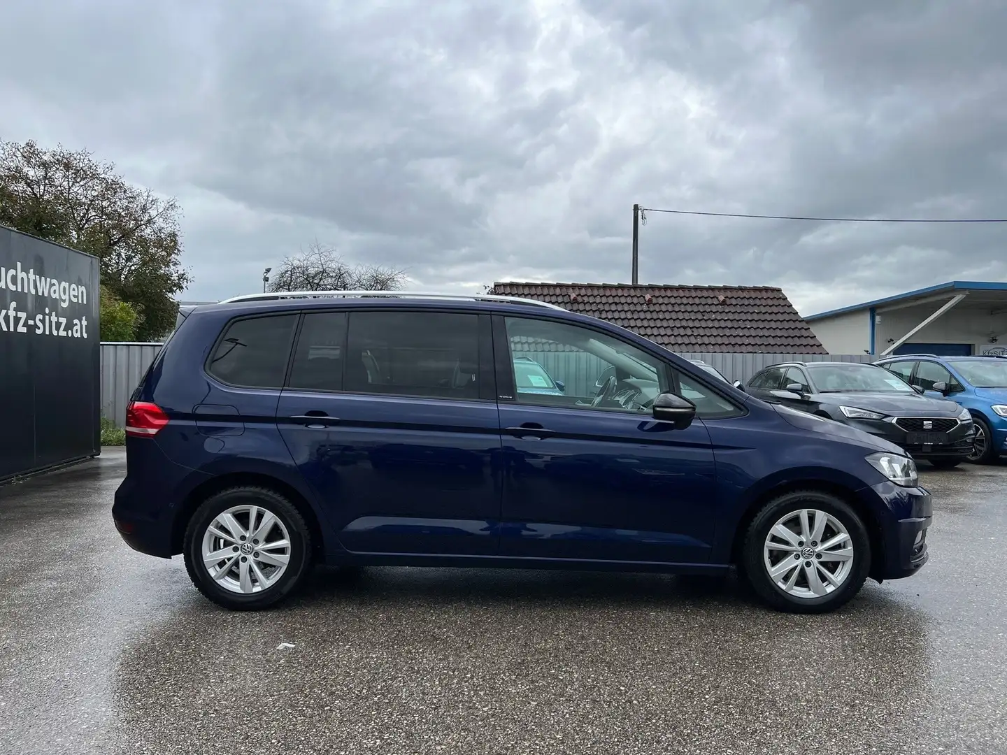 Volkswagen Touran IQ Drive 2,0 SCR TDI Blau - 2