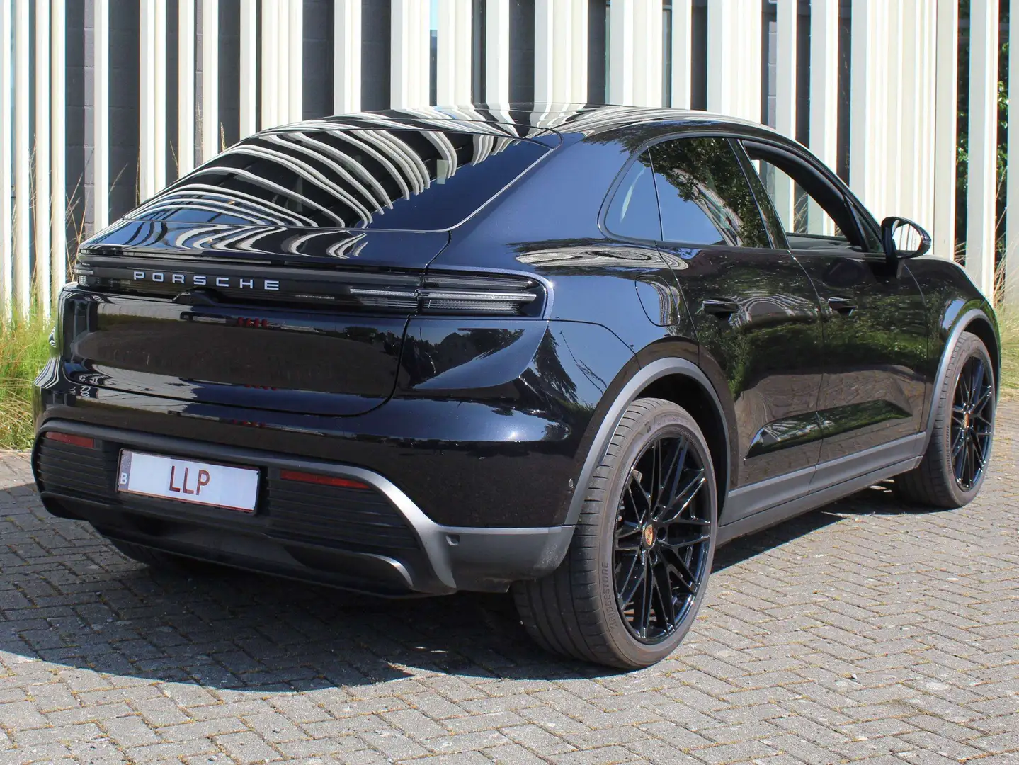 Porsche Macan Electric Noir - 2