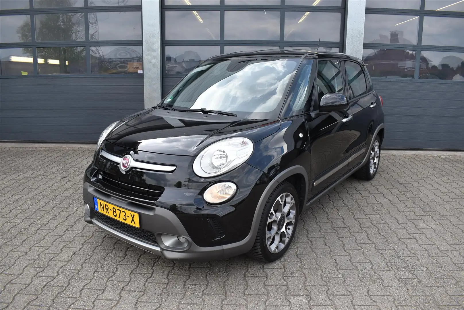 Fiat 500L 0.9 Turbo TwinAir 105pk Trekking Zwart - 1
