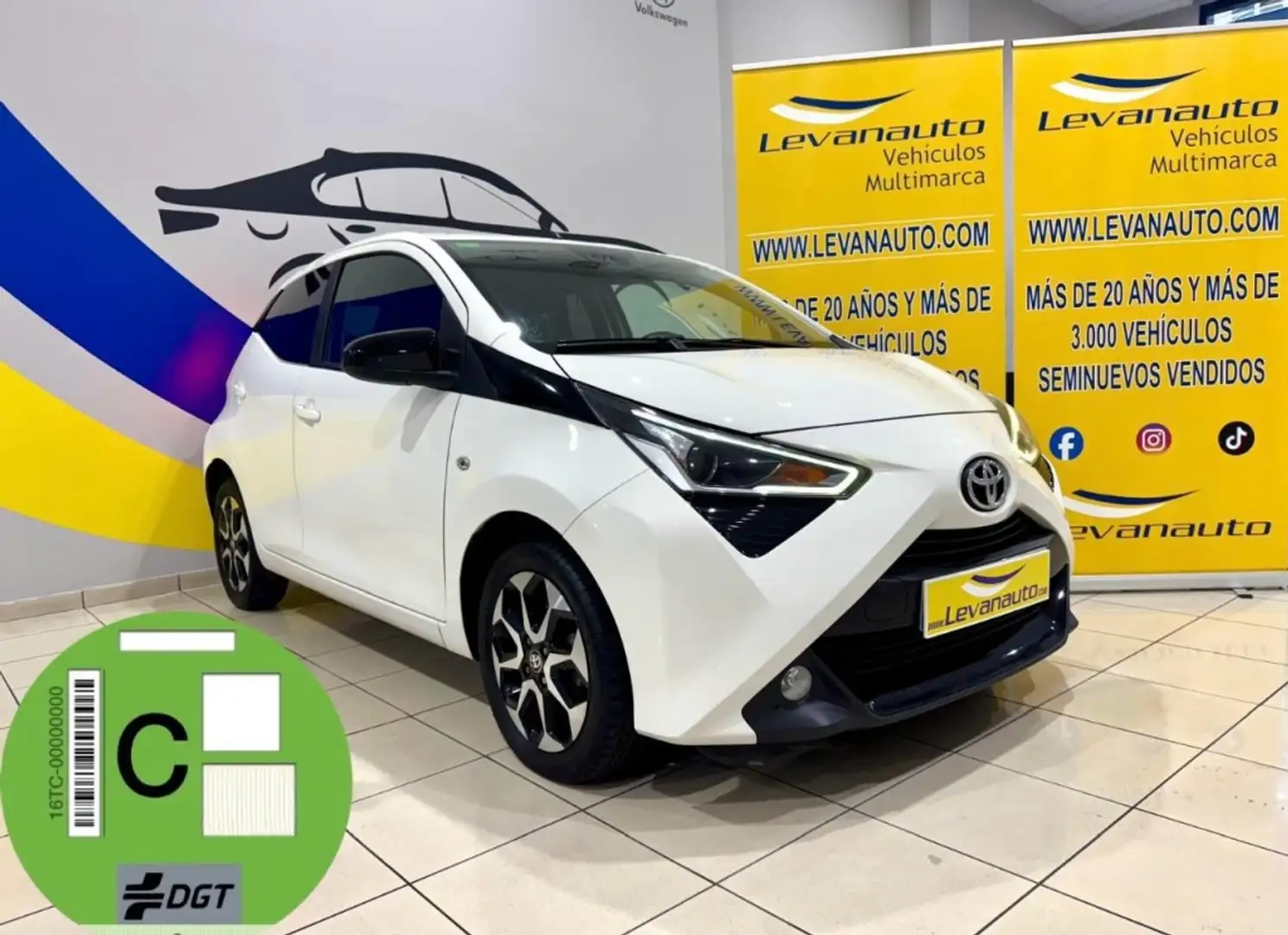Toyota Aygo 70 x-play x-shift Alb - 1