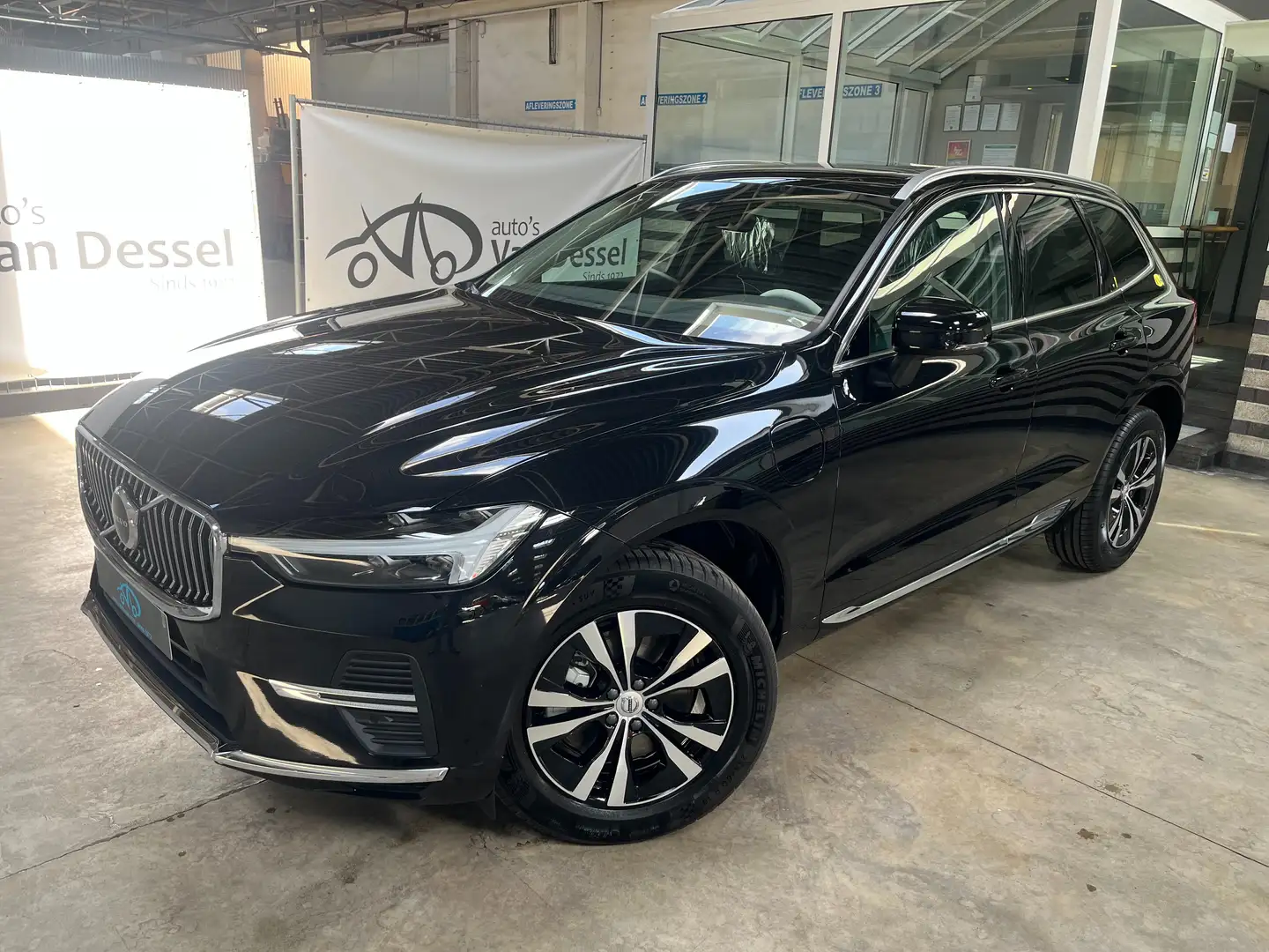 Volvo XC60 2.0 T6 PHEV AWD Core NEW 0KM Pano Camera *NP -26%* Noir - 1