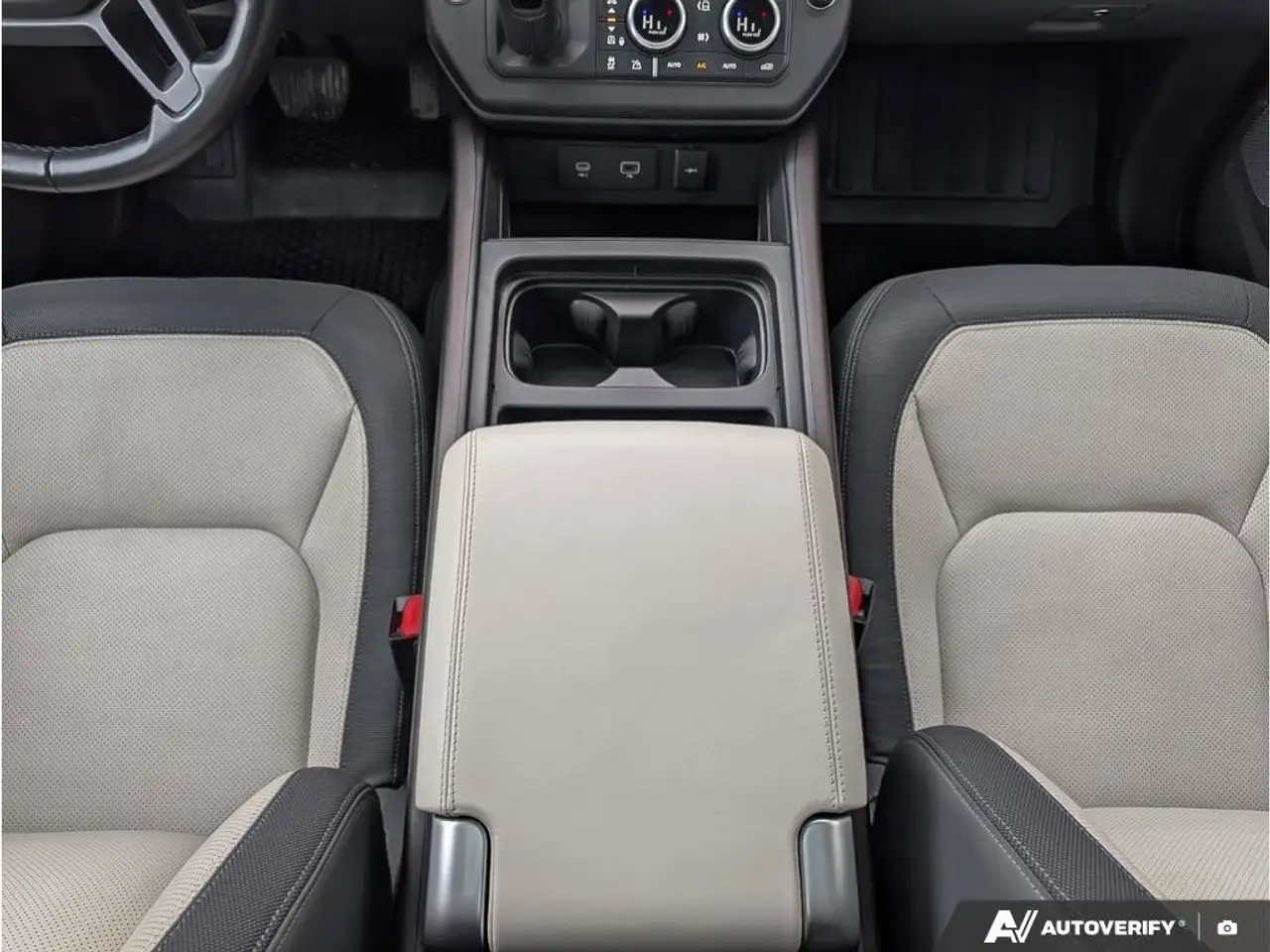 Land Rover Defender photo Land Rover Defender