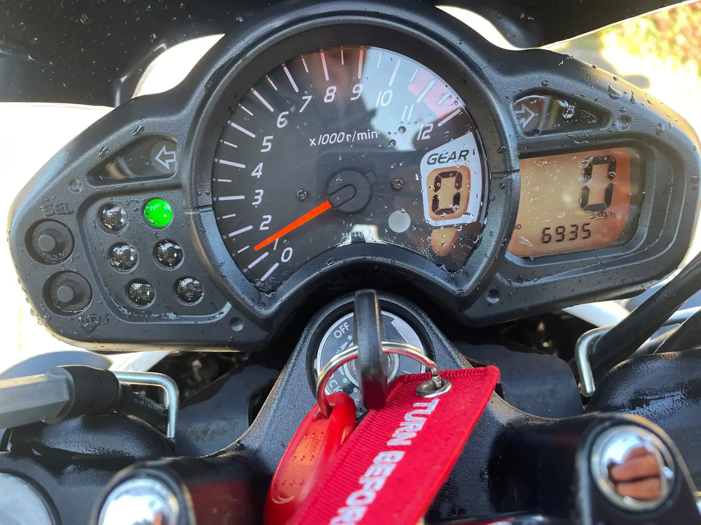 Suzuki Gladius 650 Fekete - 2