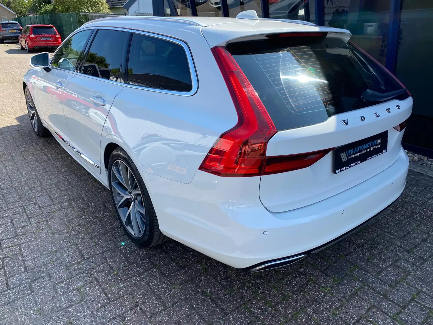 Volvo V90 2.0 T4 Inscription LEER / NAVI / TREKHAAK Wit - 2