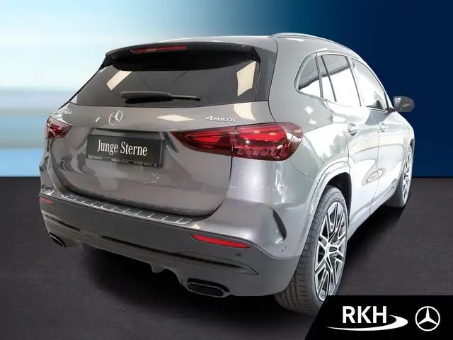 Mercedes-Benz Gla view 3