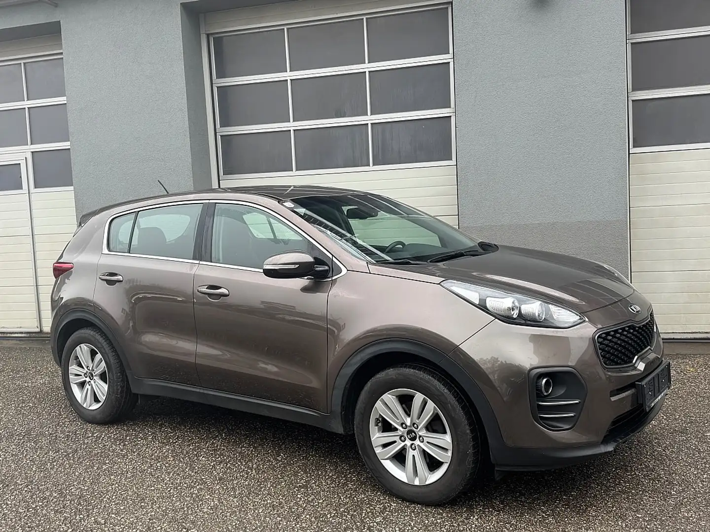 Kia Sportage 2,0 CRDI ISG Titan Braun - 2