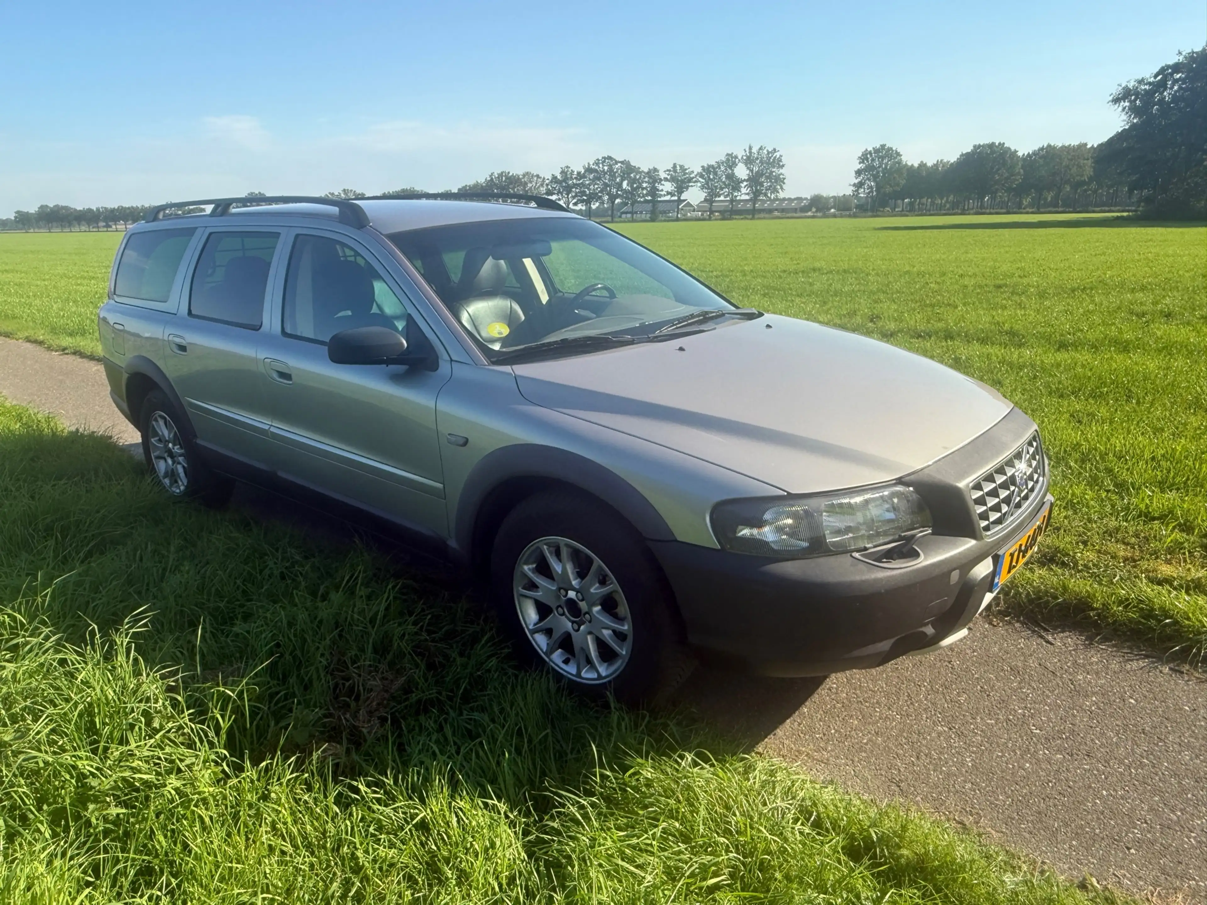 Volvo XC70 2.5 T Geartronic, blijvend youngtimer in super con — photo 2