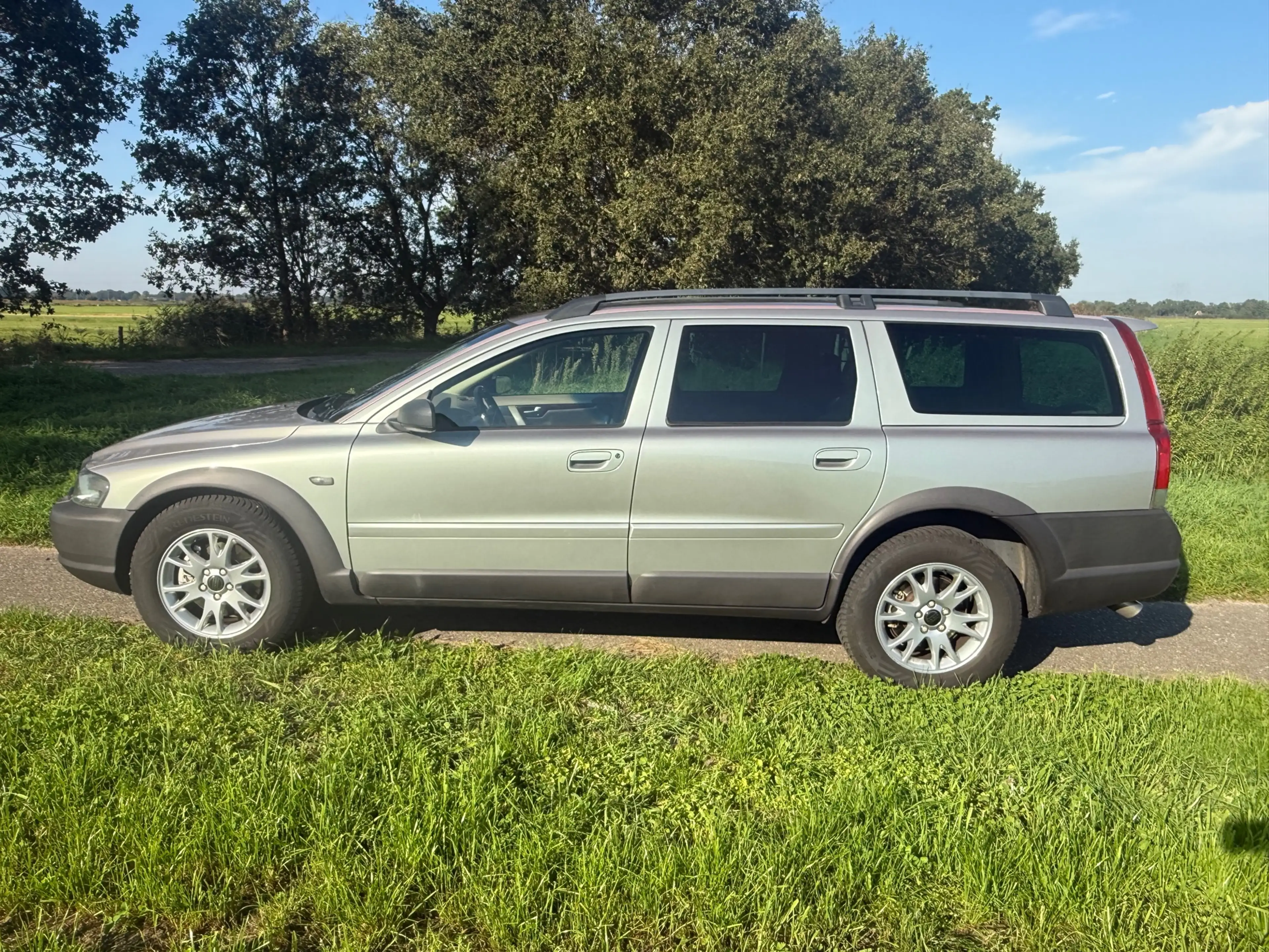 Volvo XC70 2.5 T Geartronic, blijvend youngtimer in super con — photo 3