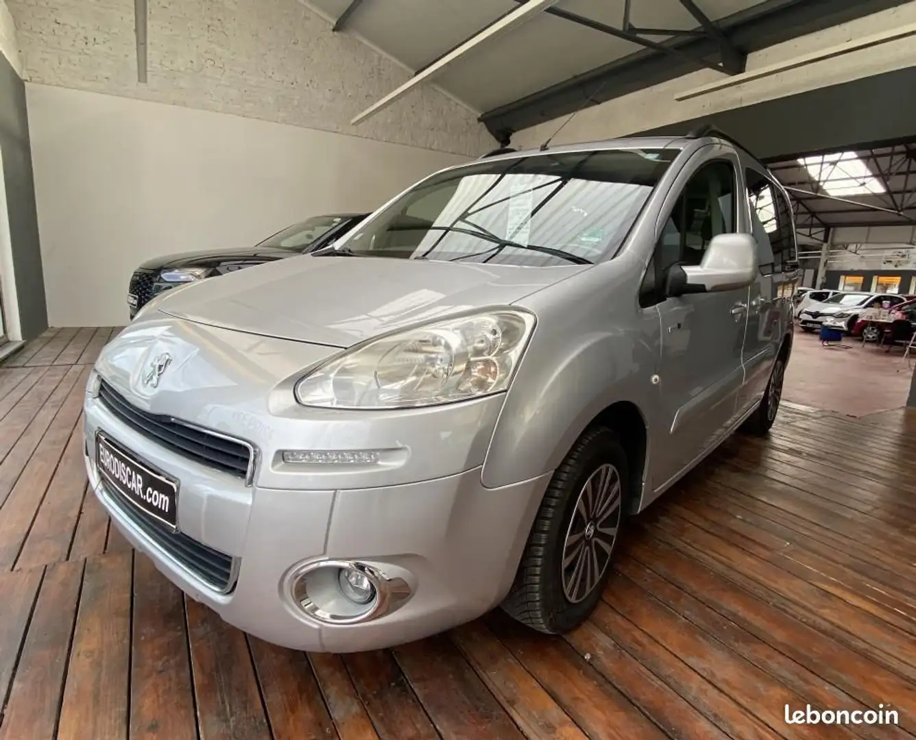 Peugeot Partner Tepee 1.6 HDi FAP 90 II 2008 COMBI Style PHASE 2 G Šedá - 1