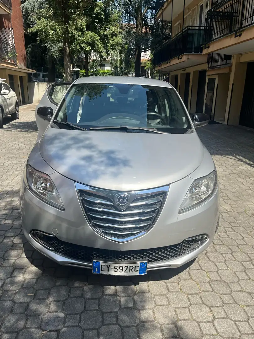 Lancia Ypsilon Ypsilon III 2011 1.2 8v Silver c/clima 69cv Argent - 1