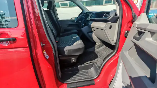 Volkswagen Transporter view 14