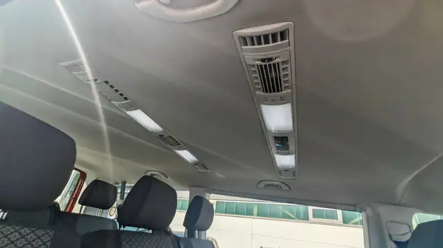 Volkswagen Transporter view 10