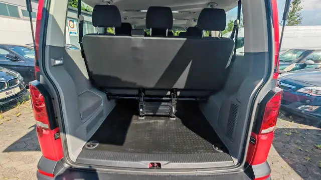 Volkswagen Transporter view 7