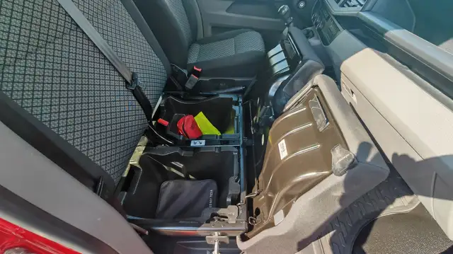 Volkswagen Transporter view 15