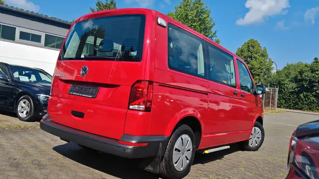 Volkswagen Transporter view 3