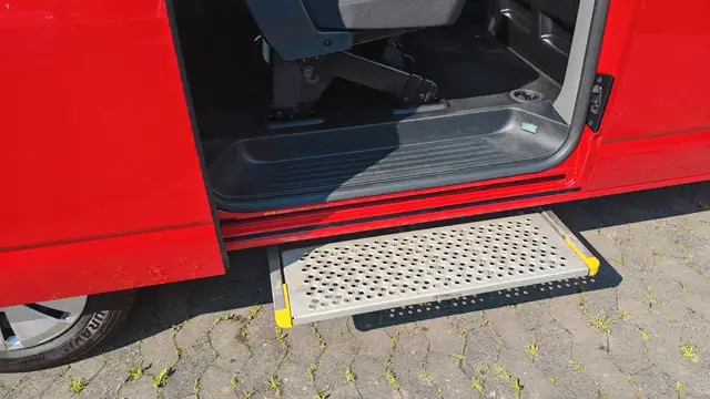 Volkswagen Transporter view 11