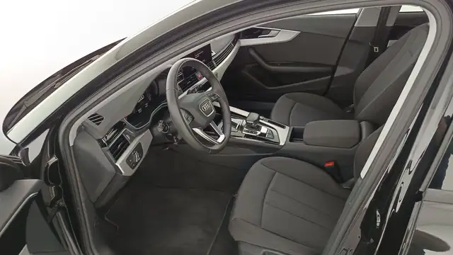 Audi A4 view 9