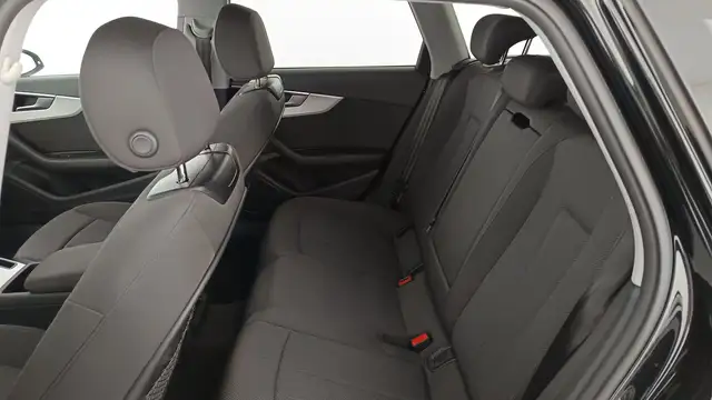 Audi A4 view 11