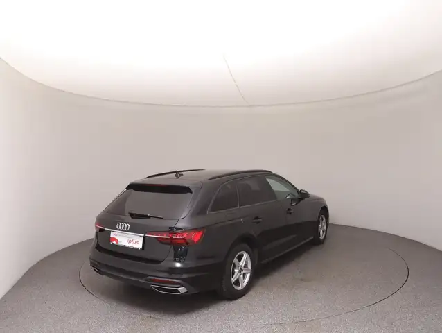 Audi A4 view 4
